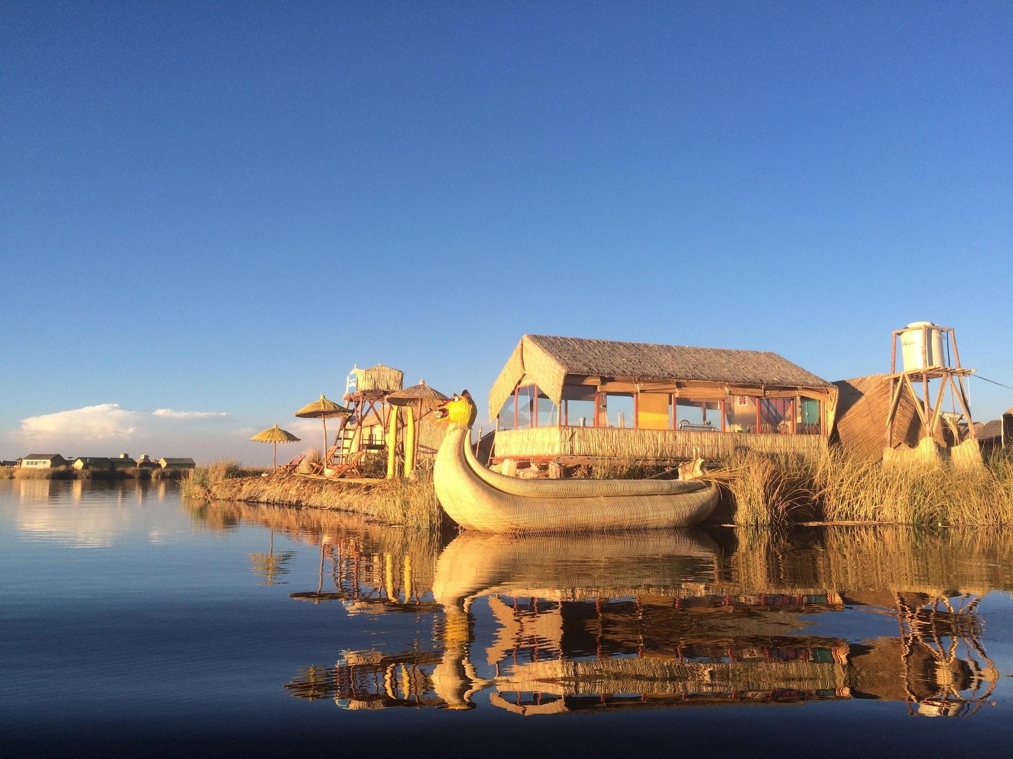 Bar/Salón Uros Titicaca Lodge