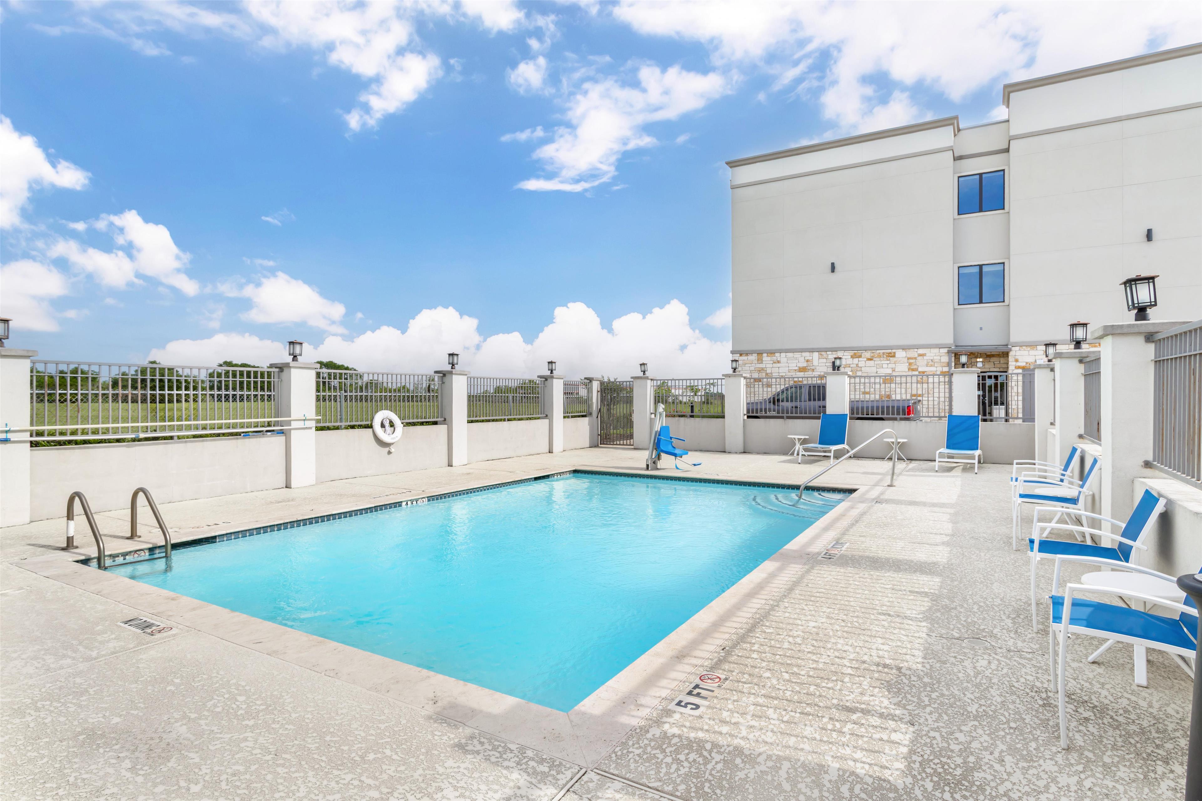 Vista Piscina Best Western Plus Waller Hotel