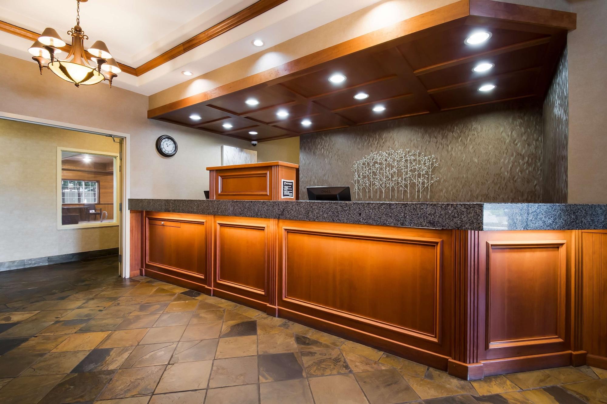 Vista Lobby Best Western University Inn & Suites