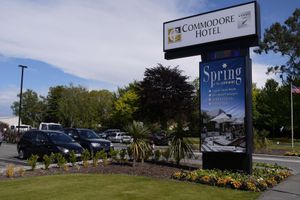 Alojamiento - Commodore Airport Hotel