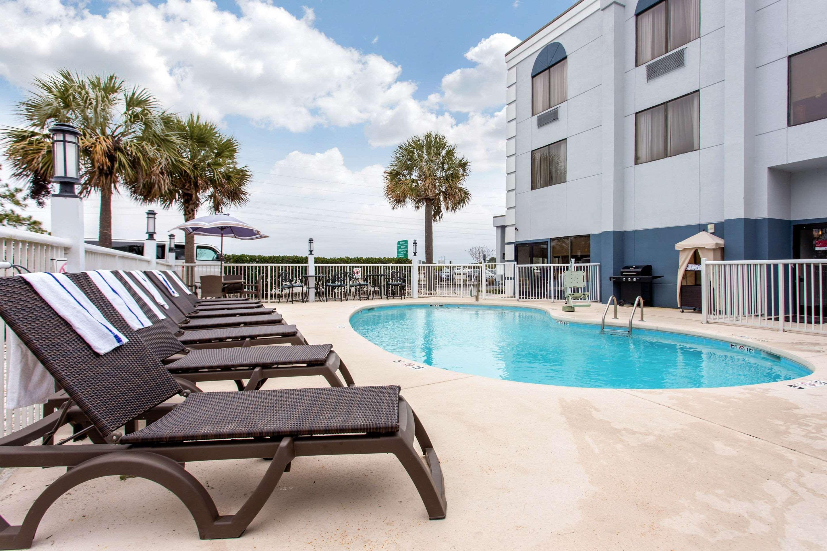 Vista Piscina Comfort Suites Southport - Oak Island