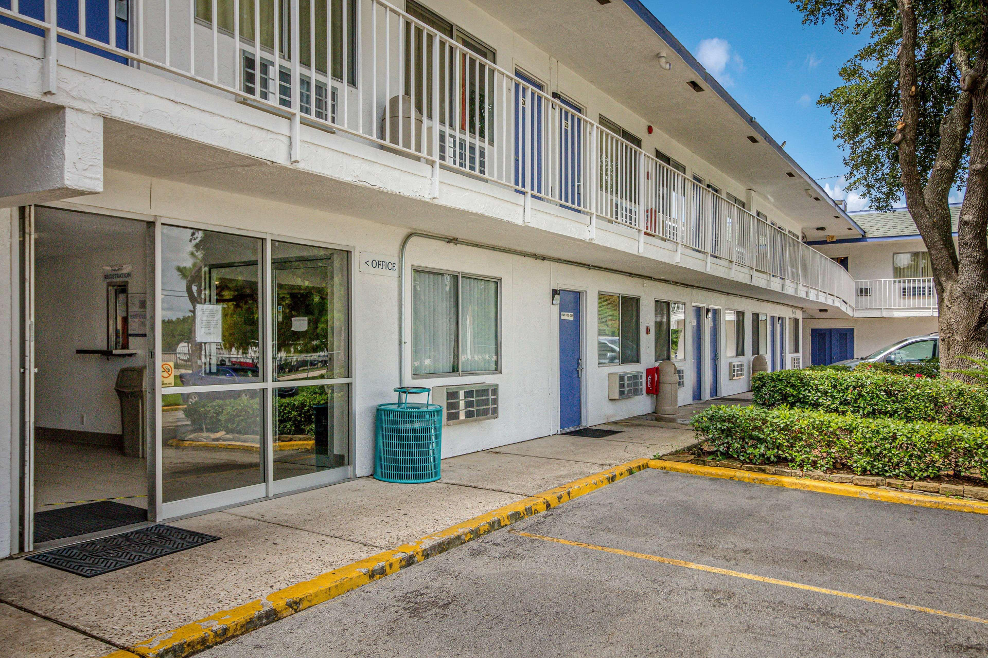 Vista Exterior Motel 6 Conroe, TX