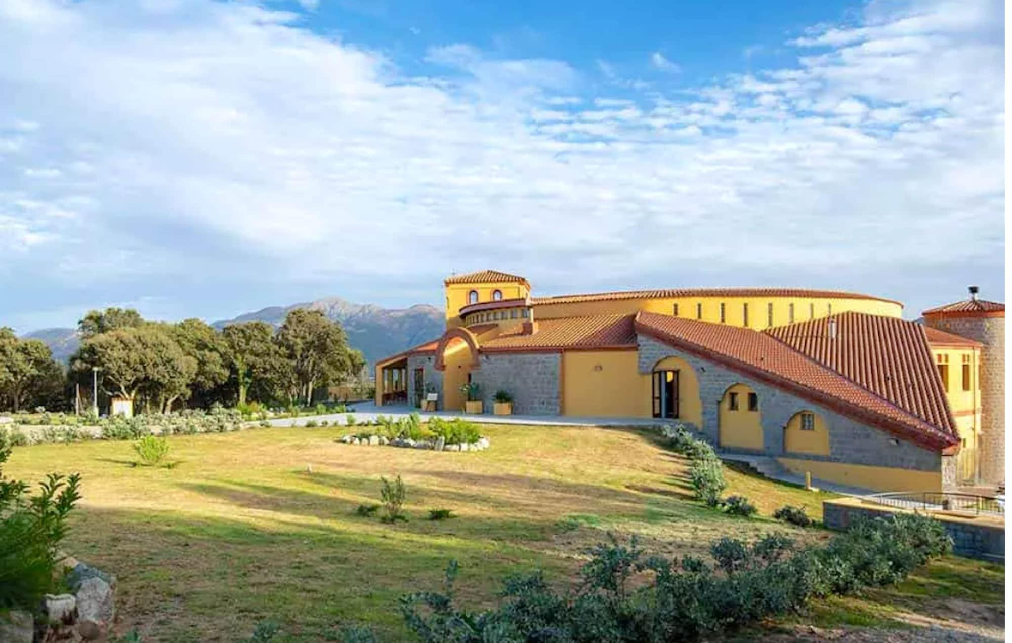 Vista Exterior Hotel with swimming pool in Arbus