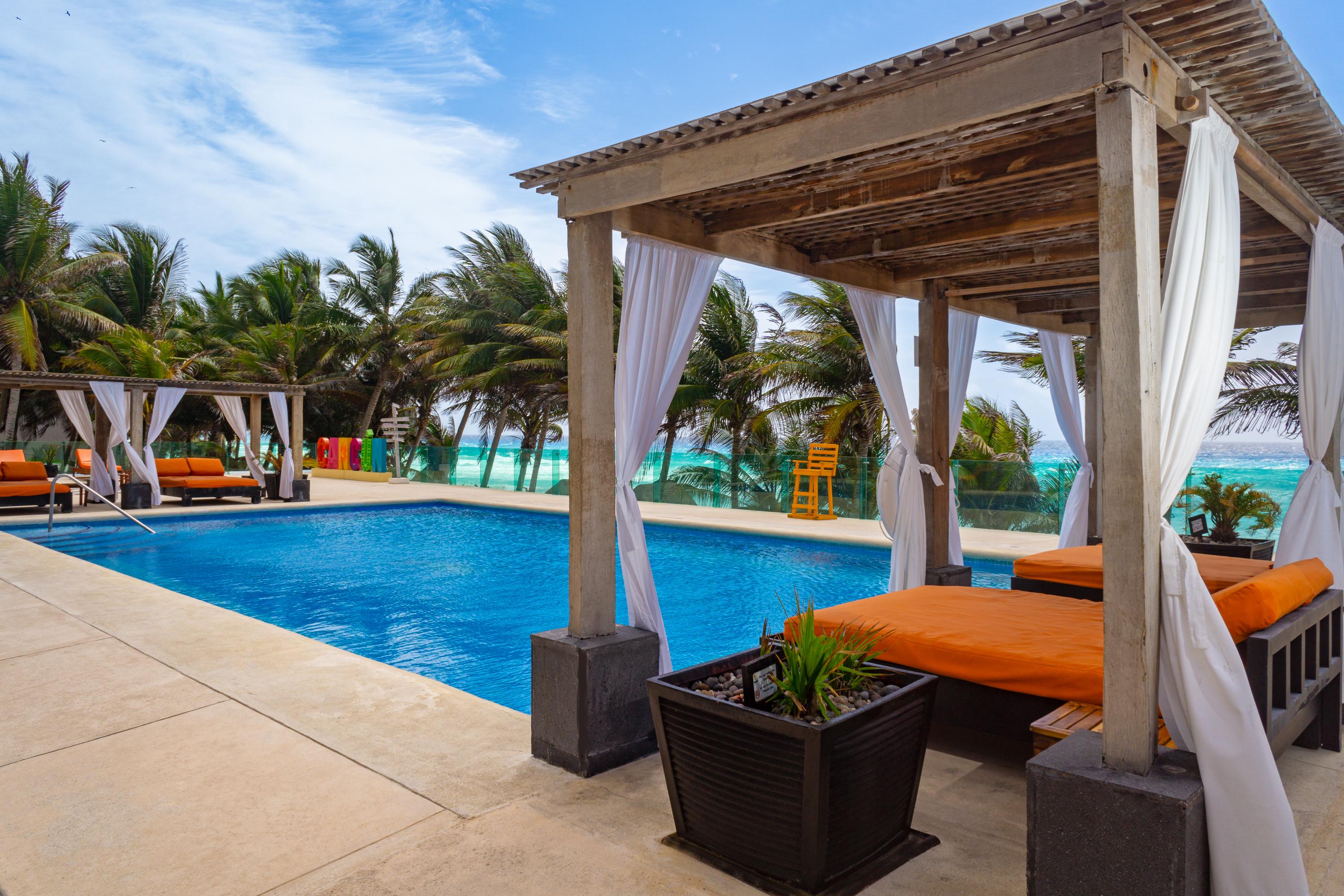 Vista Piscina Flamingo Cancún Resort
