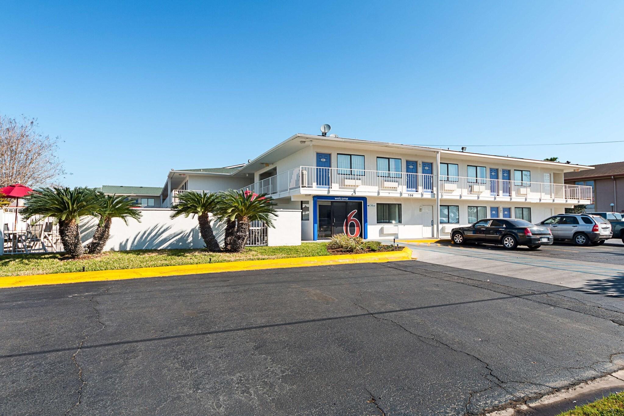 Vista Exterior Motel 6 Mcallen Tx