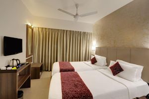 Alojamiento - Central Beacon Hotel Surat