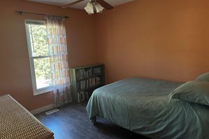 Alquiler Vacacional - NEW Cozy Home Away From Home Centrally Located with Fenced Backyard