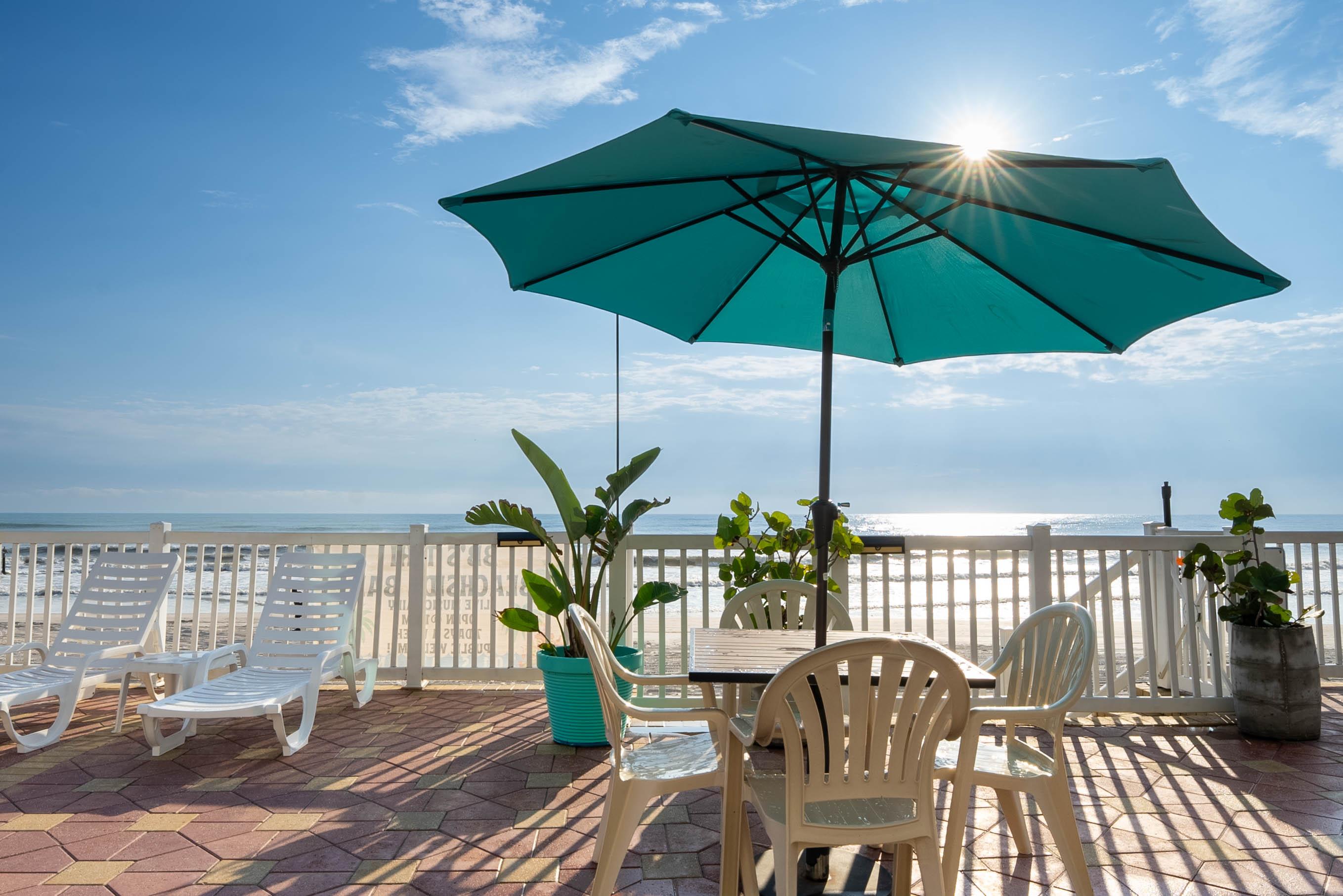 Vista Exterior Boardwalk Inn and Suites