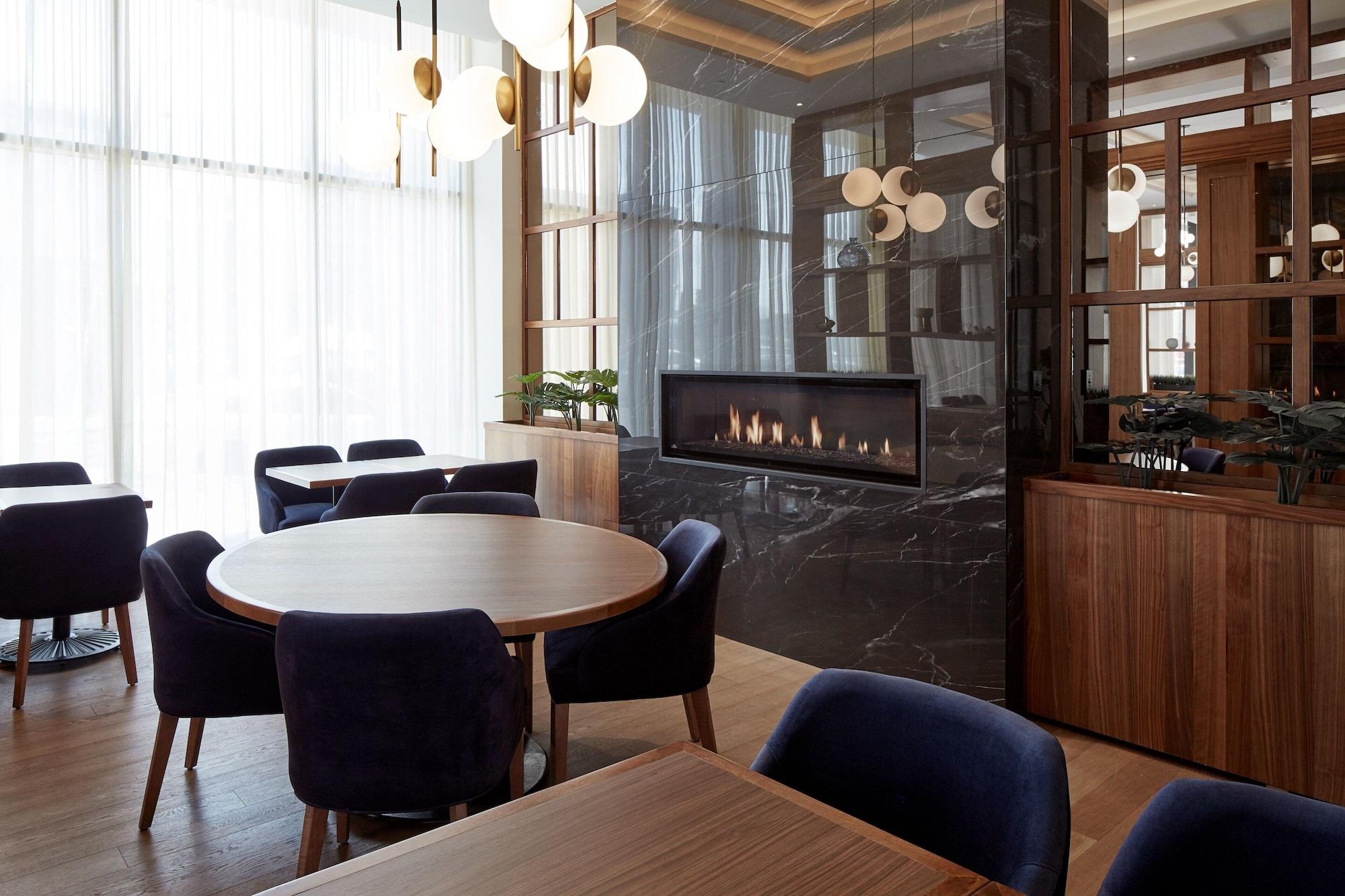 Restaurant Courtyard by Marriott Montreal Midtown