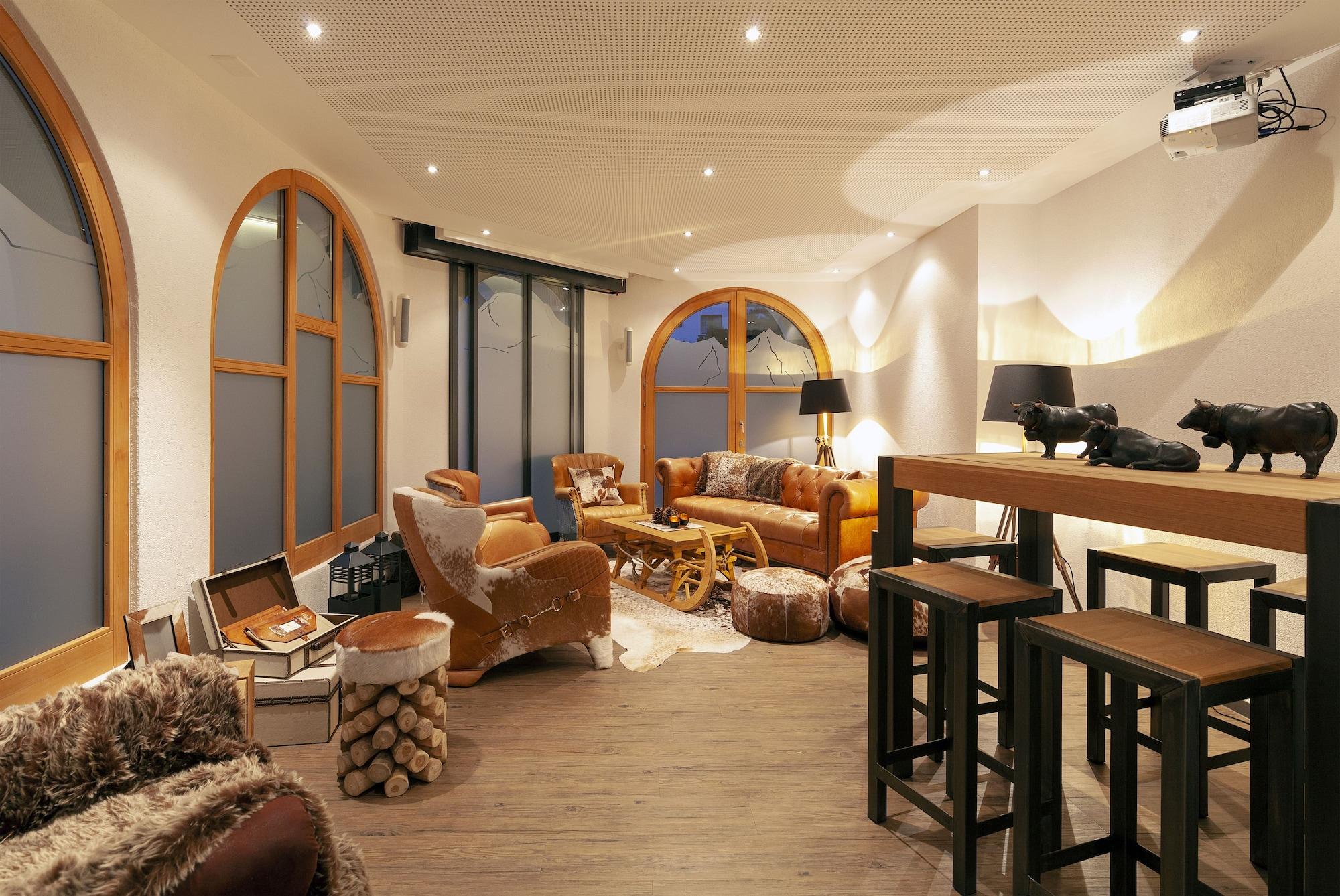 Vista Lobby Arcade Apartments