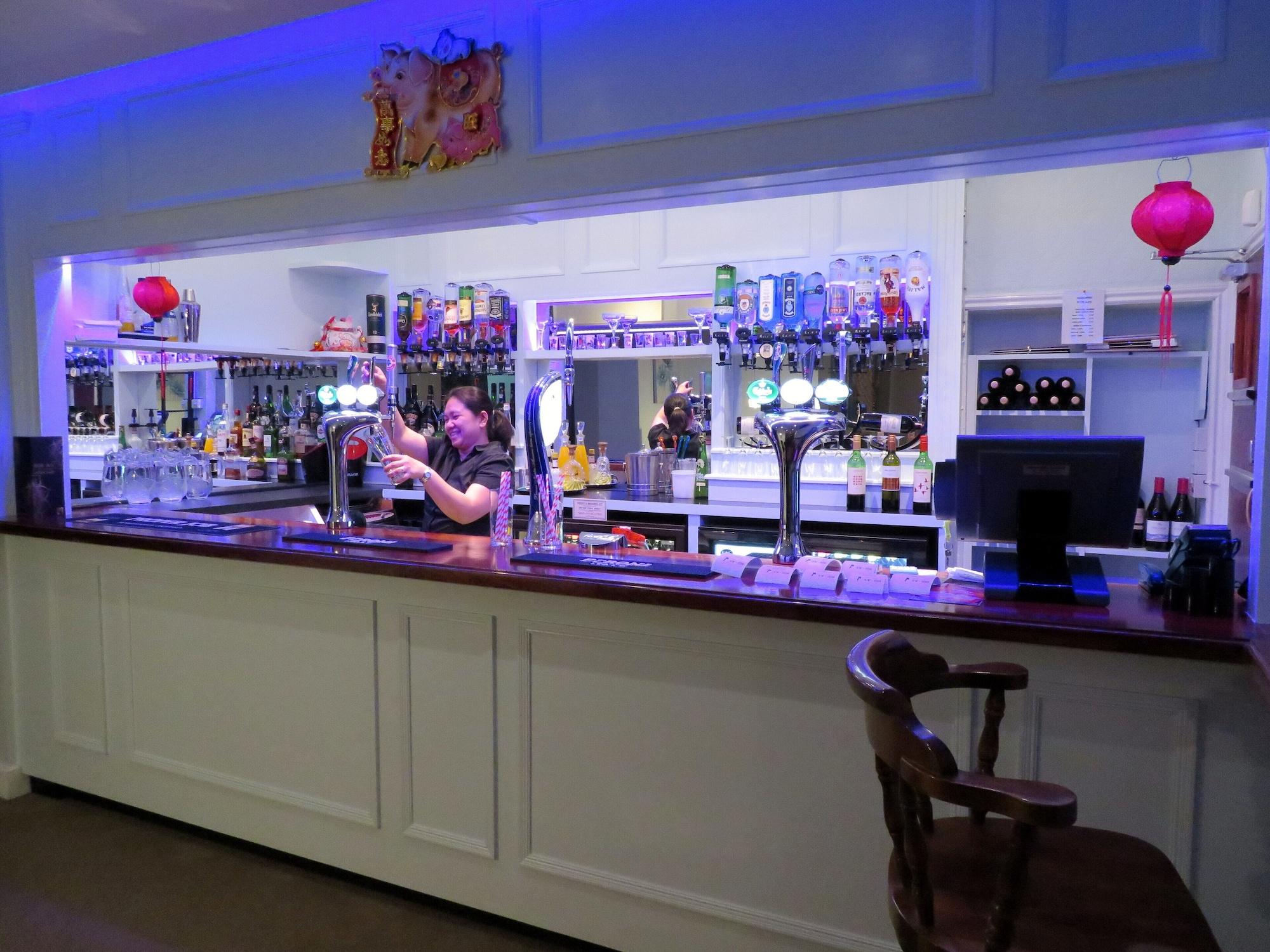 Bar/Salón Westberry Hotel