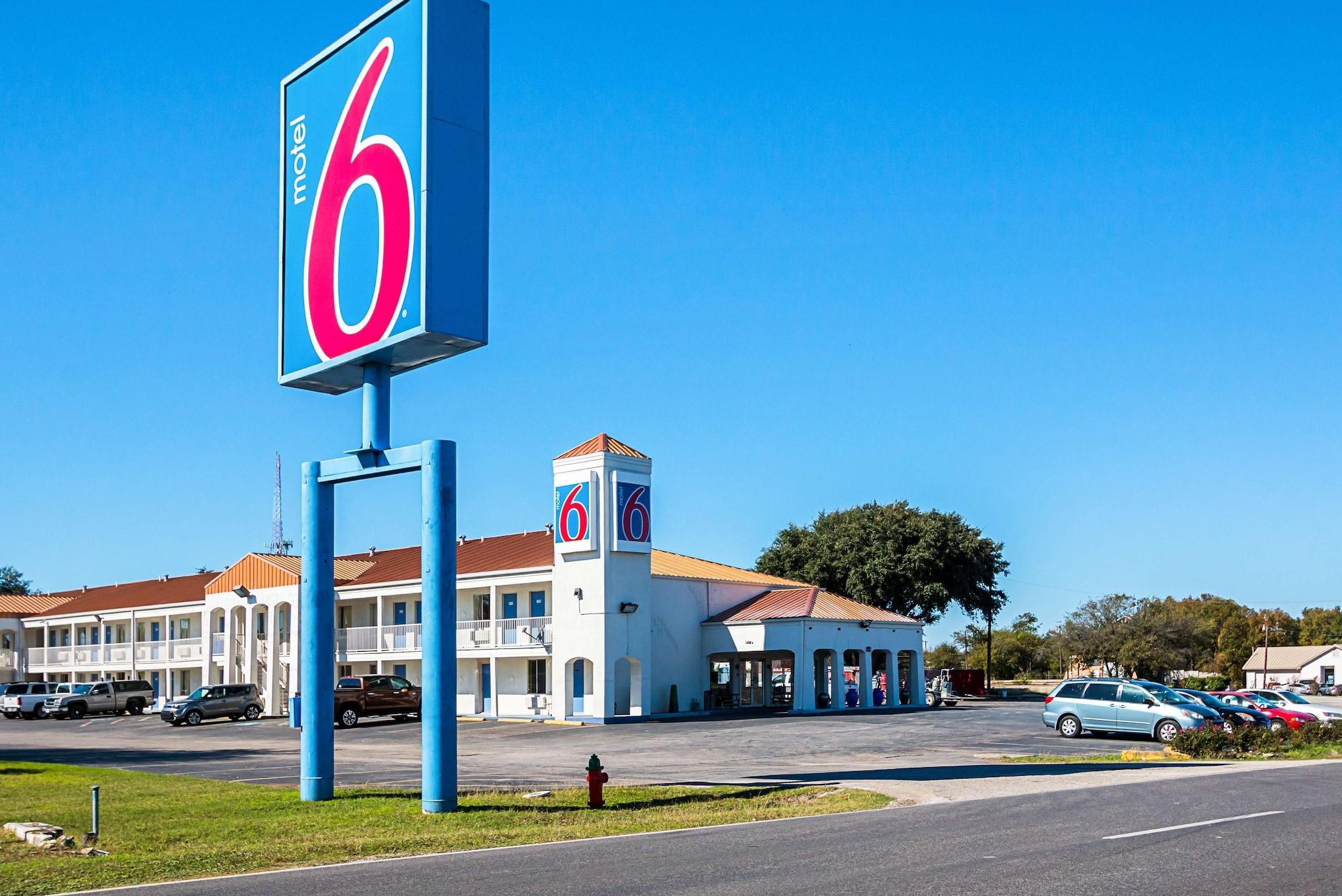 Varios Motel 6 Round Rock, TX