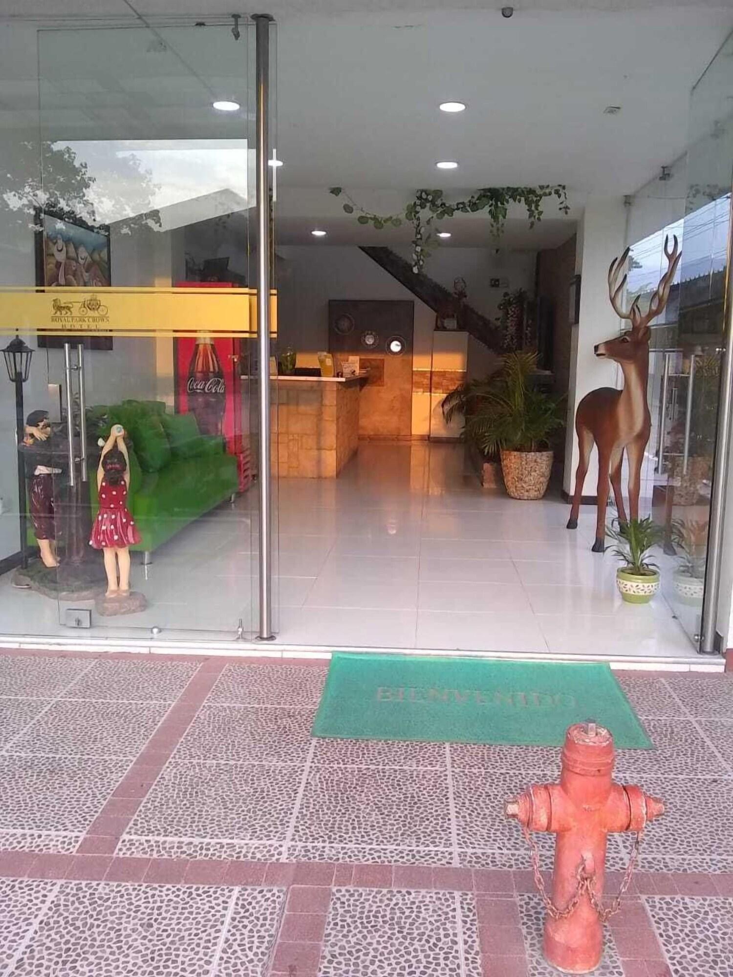 Vista Lobby Hotel Royal Park Crown