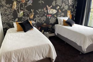 Alquiler Vacacional - Modern contemporary dwelling nestled in nature w pool