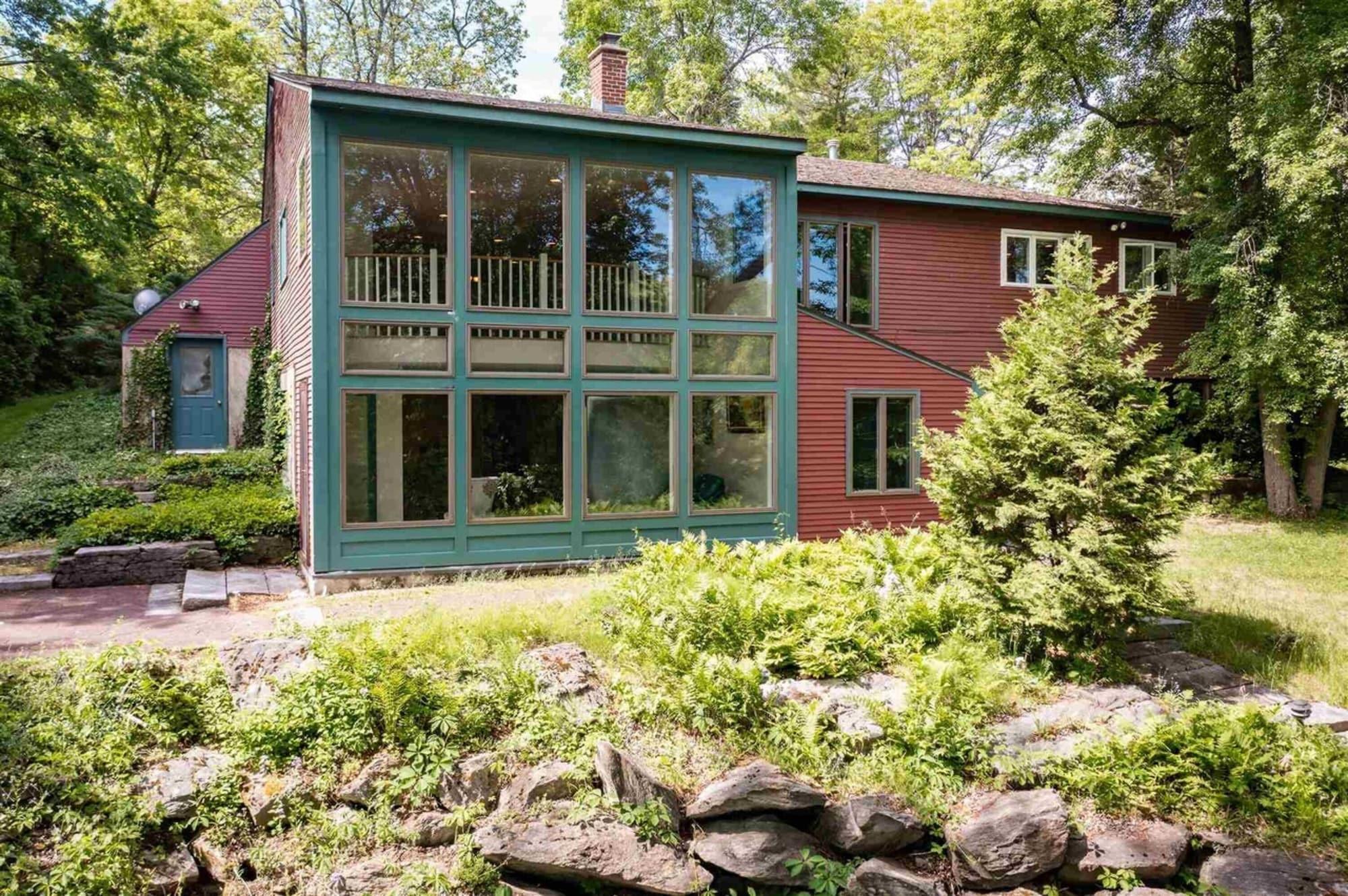 Varios River House in the Heart of Middlebury
