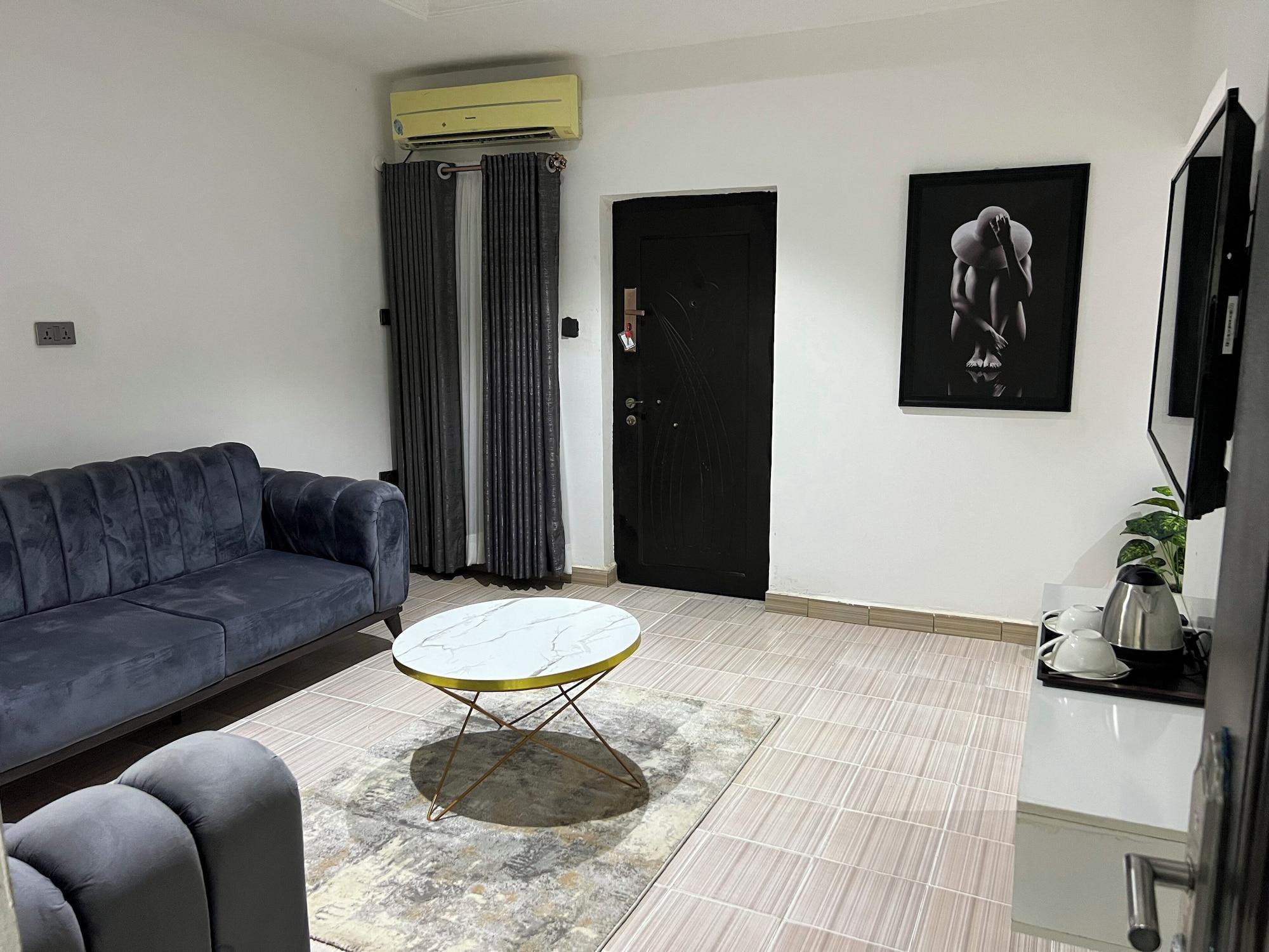 Varios Apartment 550