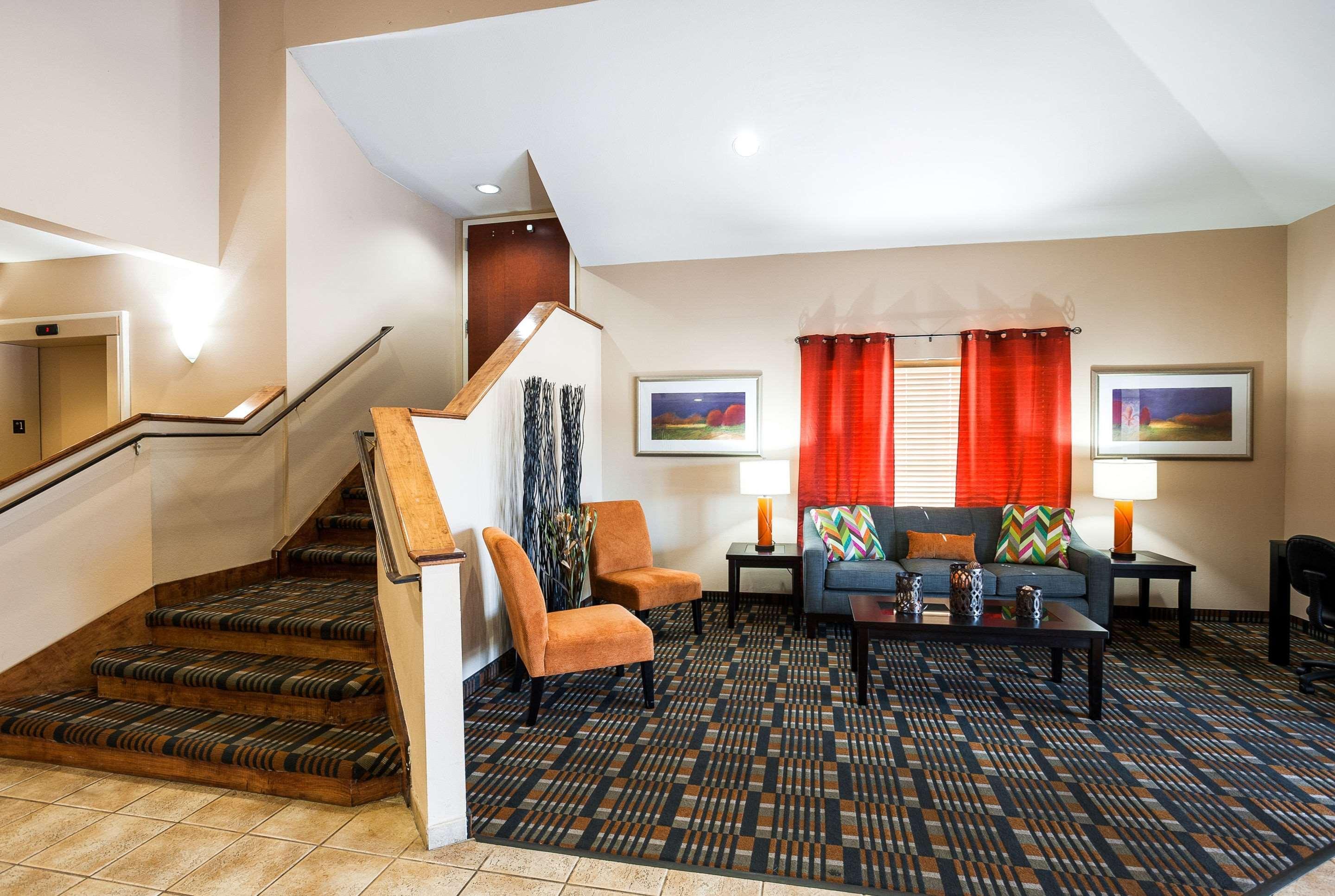 Vista Lobby Quality Inn & Suites Lake Charles South