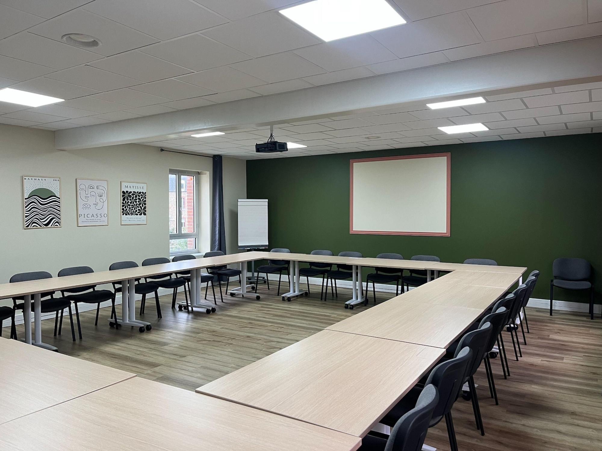 Sala de Reuniones Brit Hotel L'Arrivée Guingamp