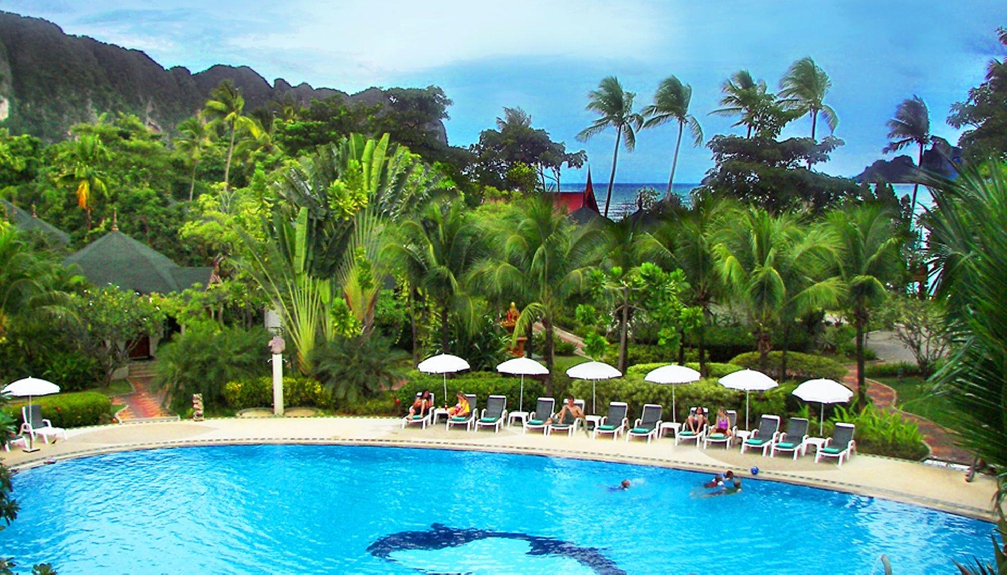 Vista da piscina Golden Beach Resort