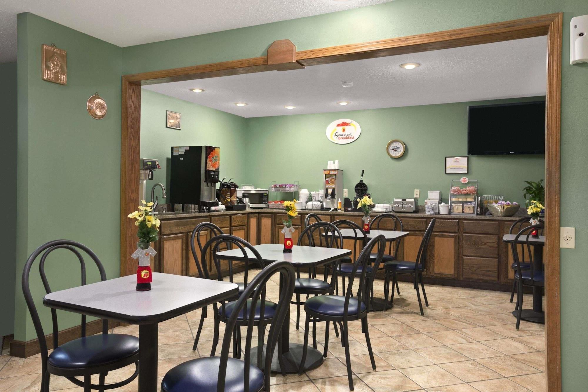 Restaurant Super 8 by Wyndham Russellville