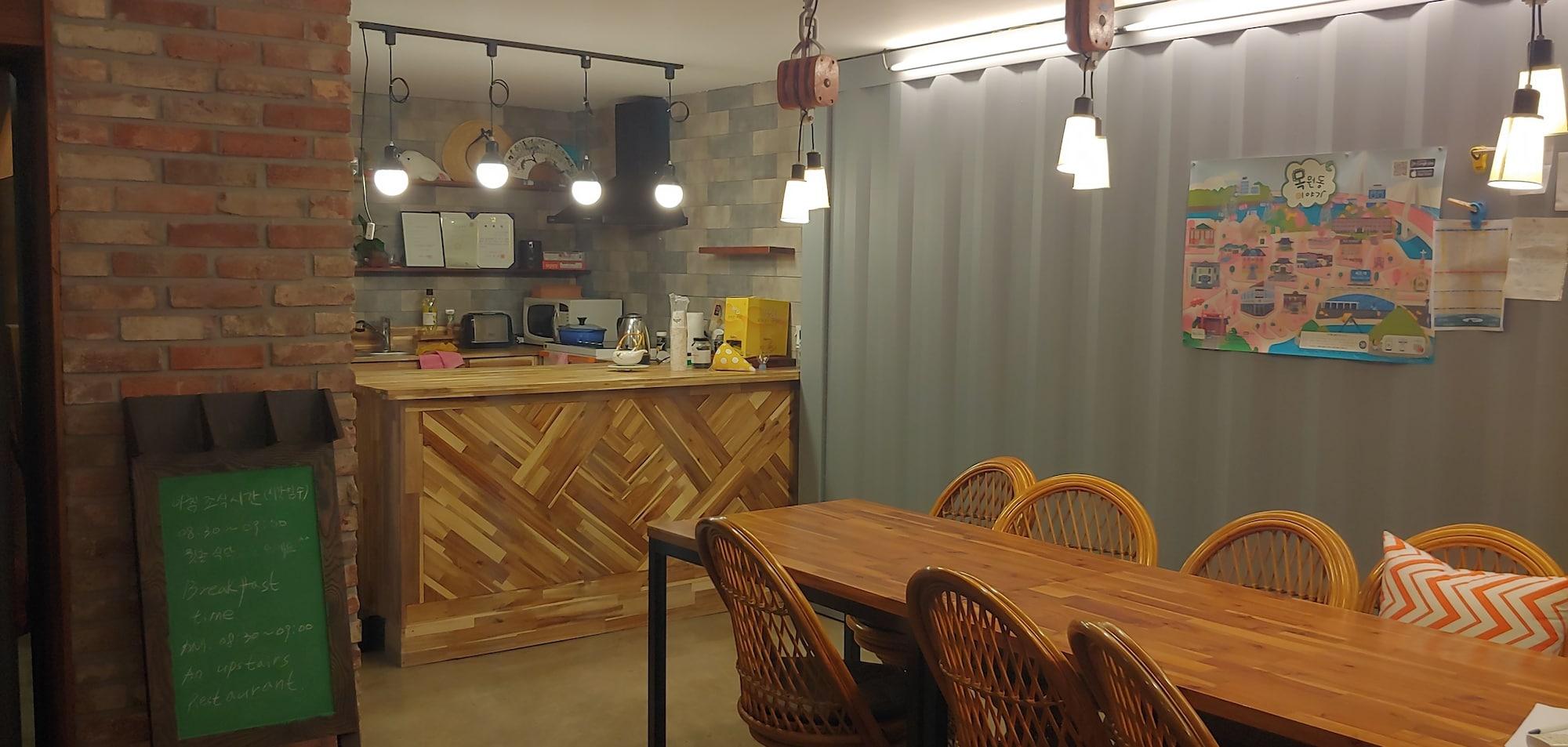 Restaurant Mokpo White Windmill Guesthouse