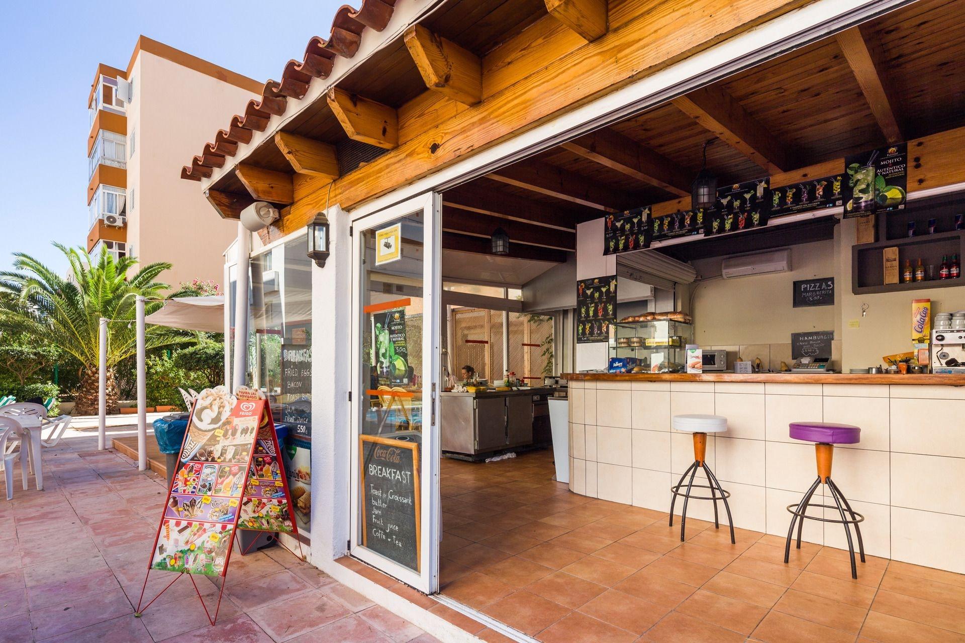 Bar/Salón Apartamentos Arlanza - Adults Only