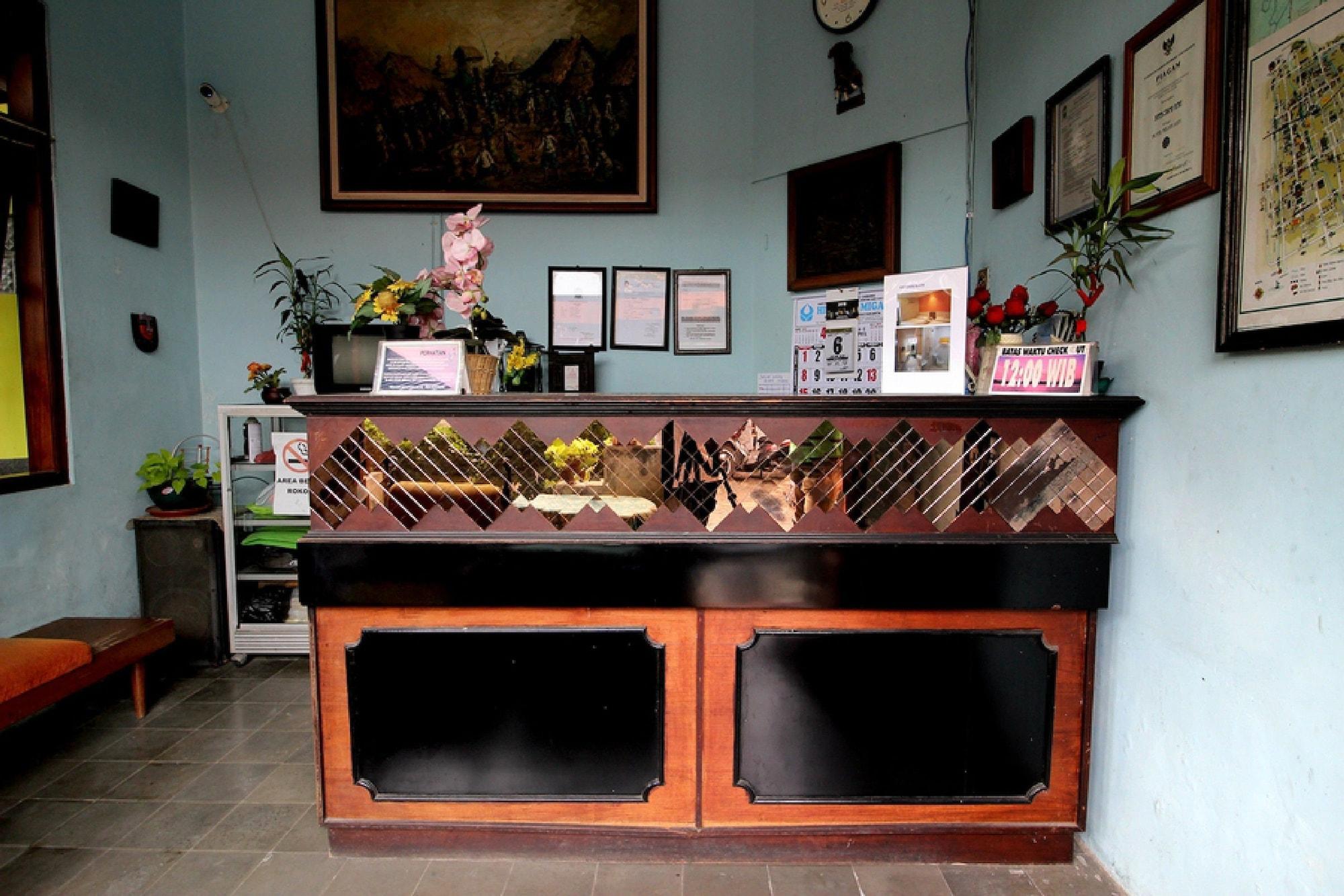 Vista Lobby RedDoorz Plus Syariah near Lempuyangan Station 3