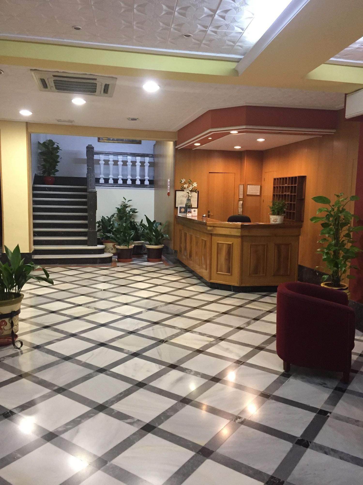 Varios Hotel Central