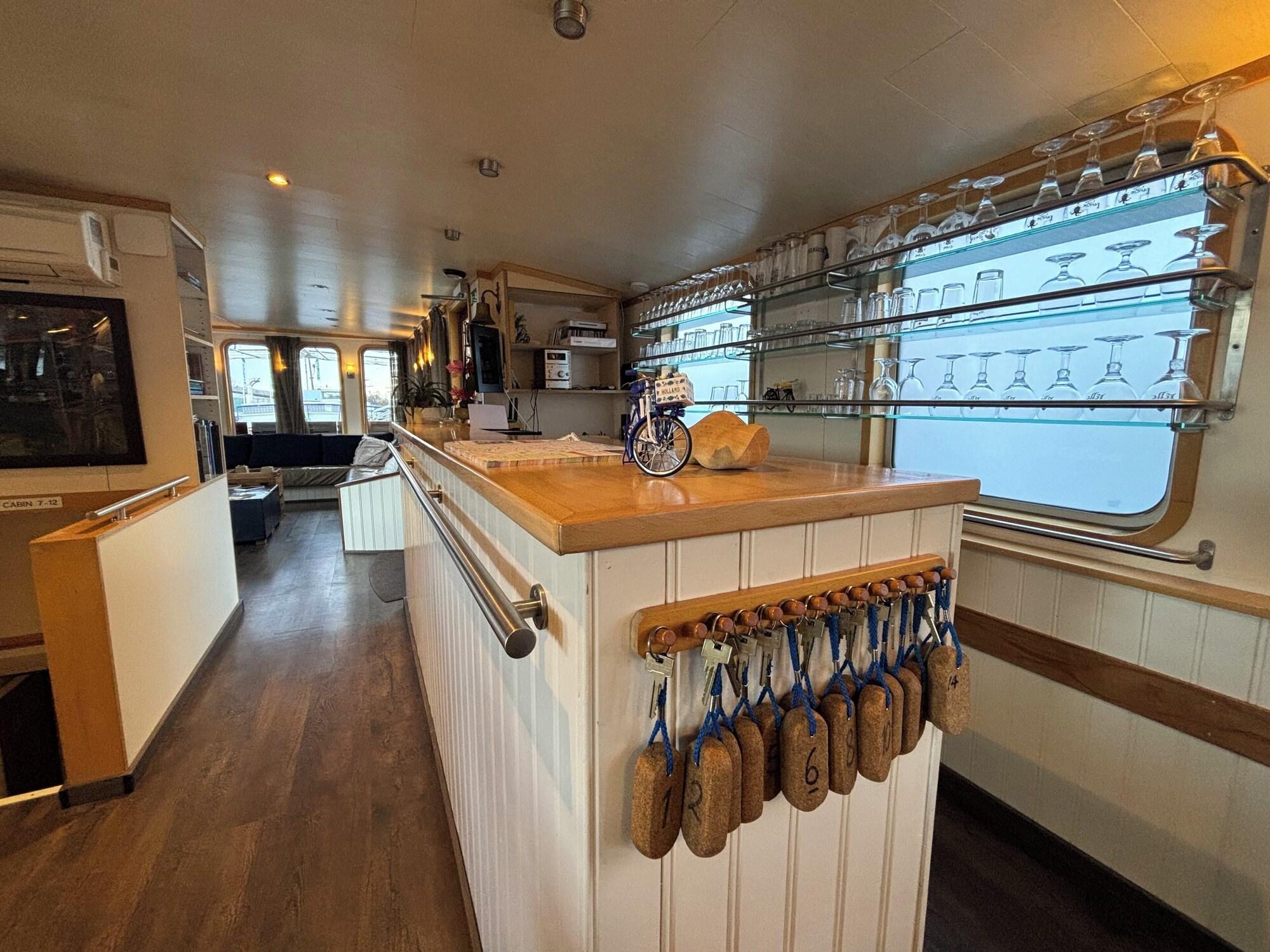 Vista Lobby Hotelboat Iris