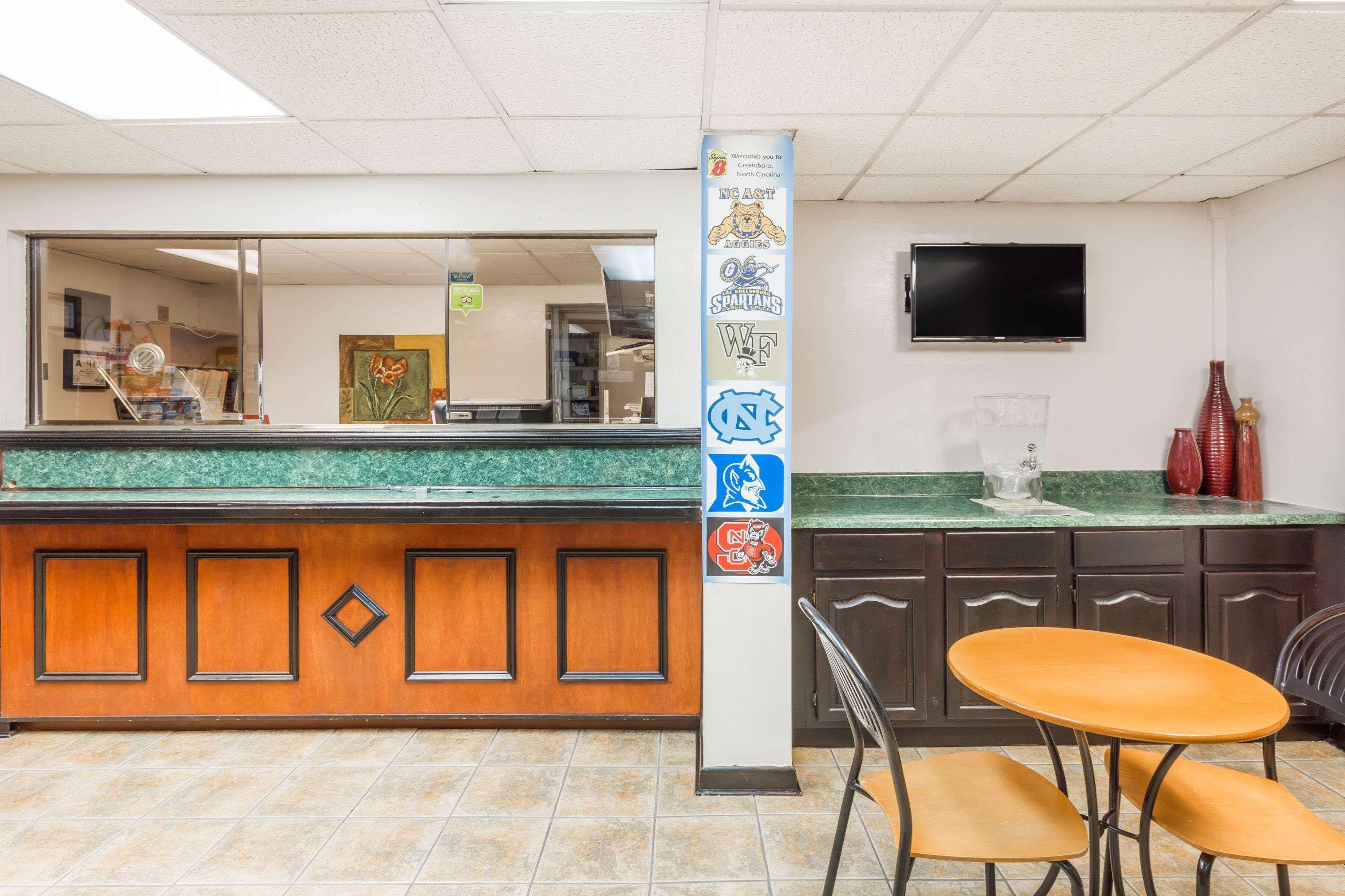 Vista Lobby Super 8 by Wyndham Greensboro