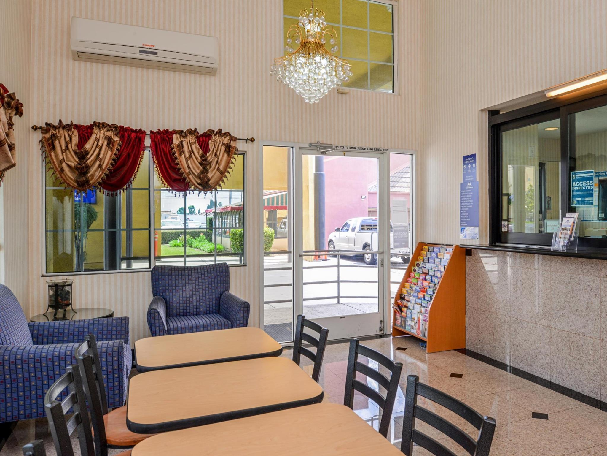 Vista Lobby Americas Best Value Inn Azusa Pasadena