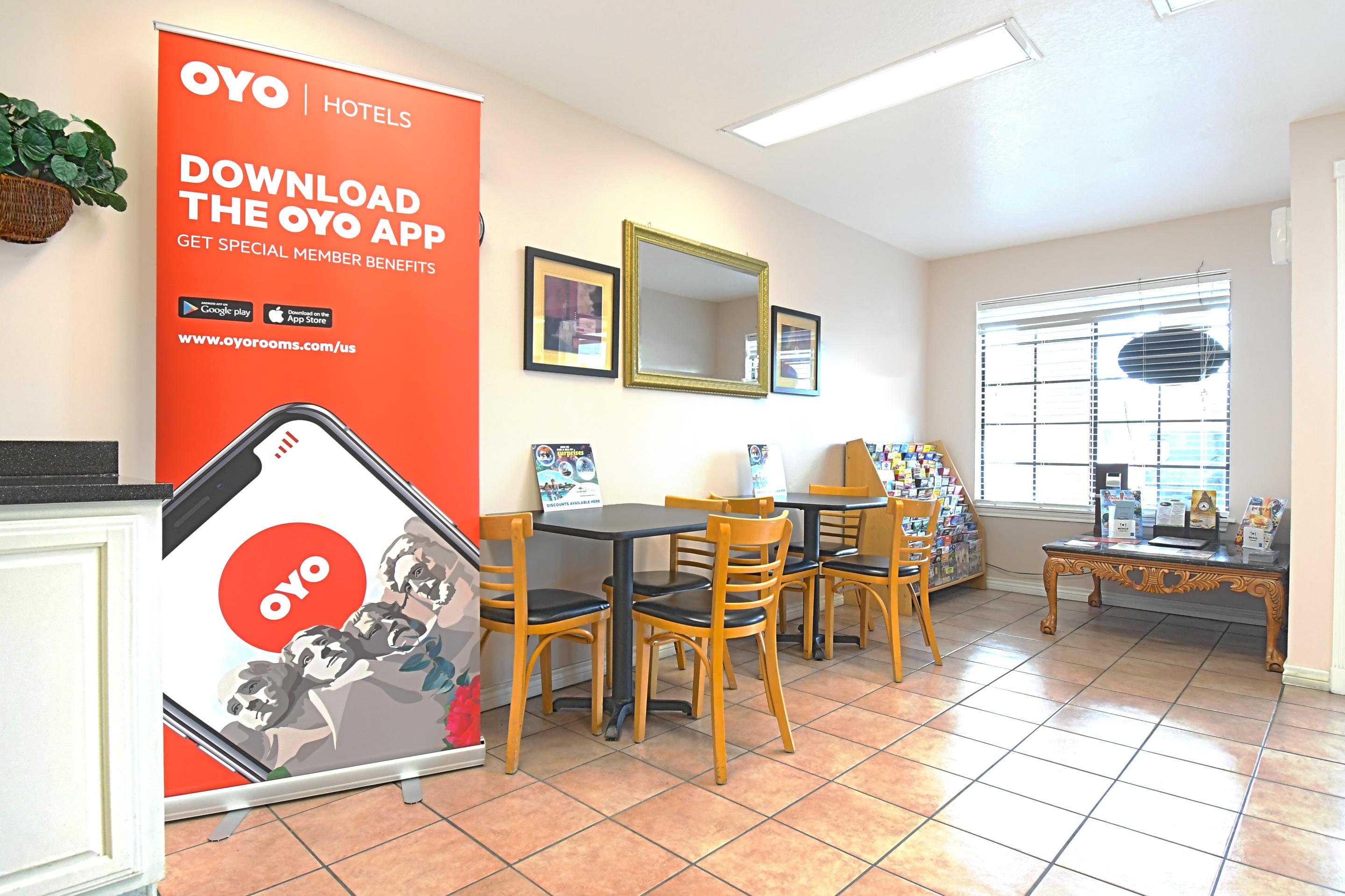 Vista Lobby OYO Inn & Suites Medical Center San Antonio