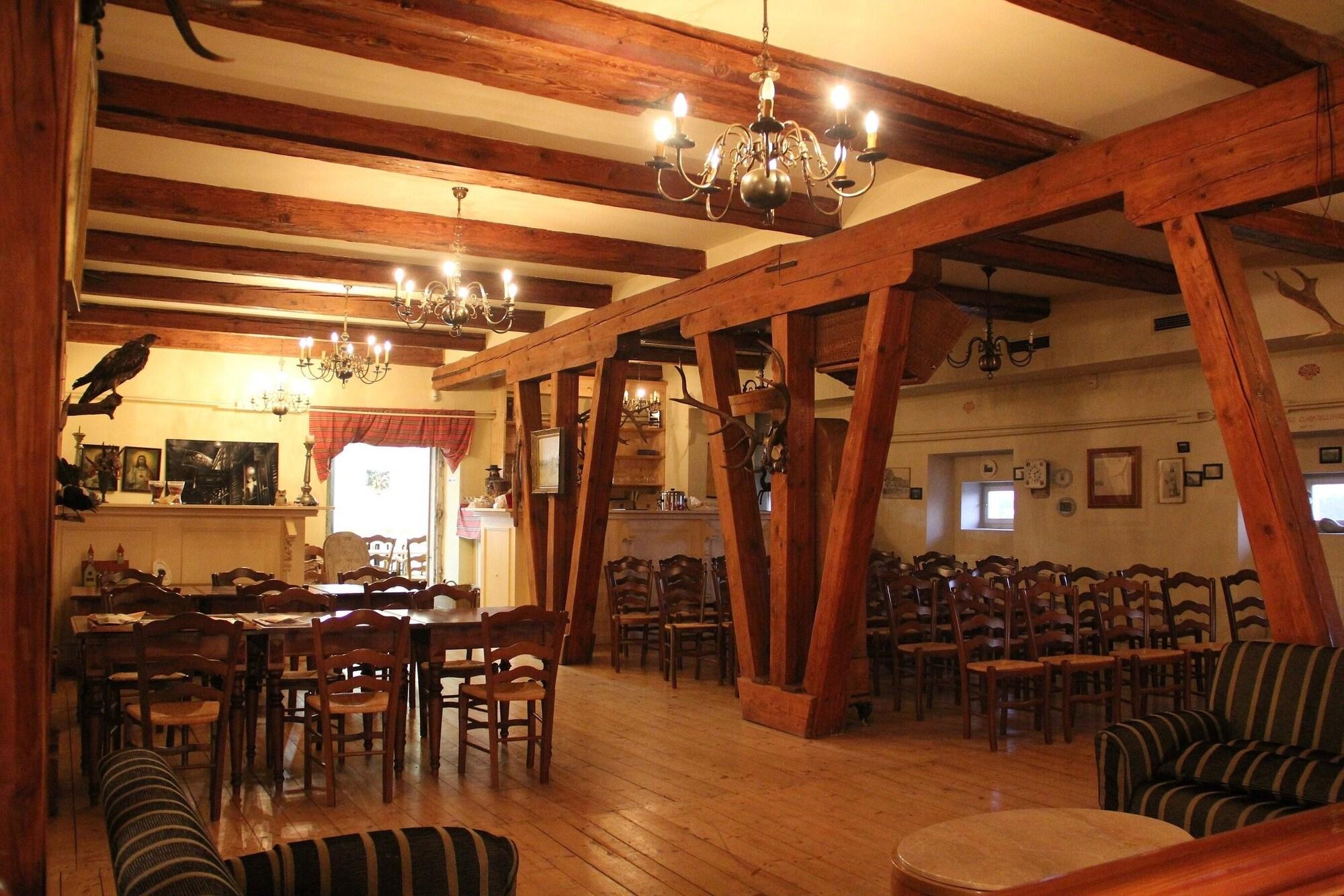 Bar/Salón Auberge de Provence