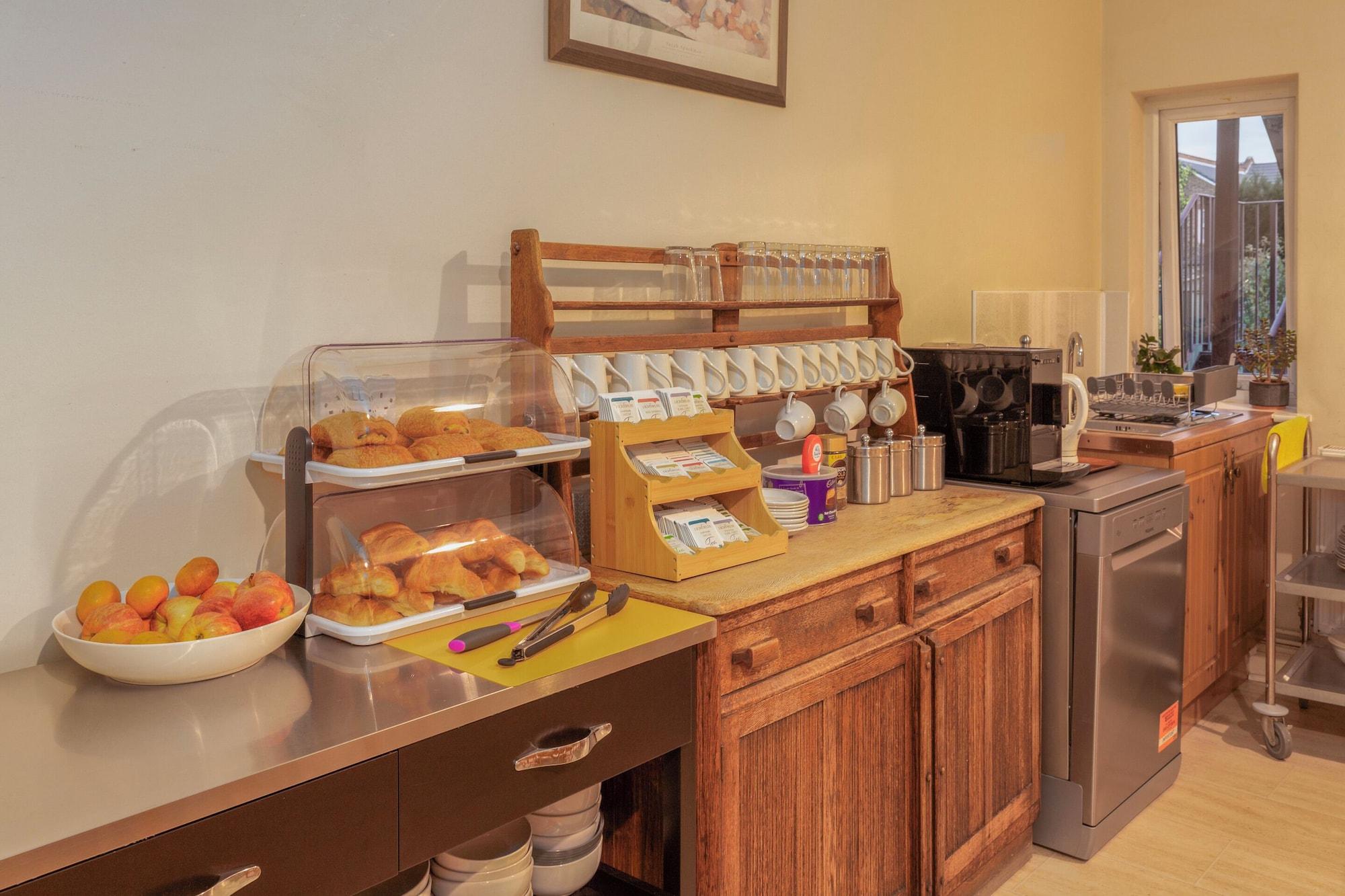 Restaurant Ricky Road Guest House - Premium
