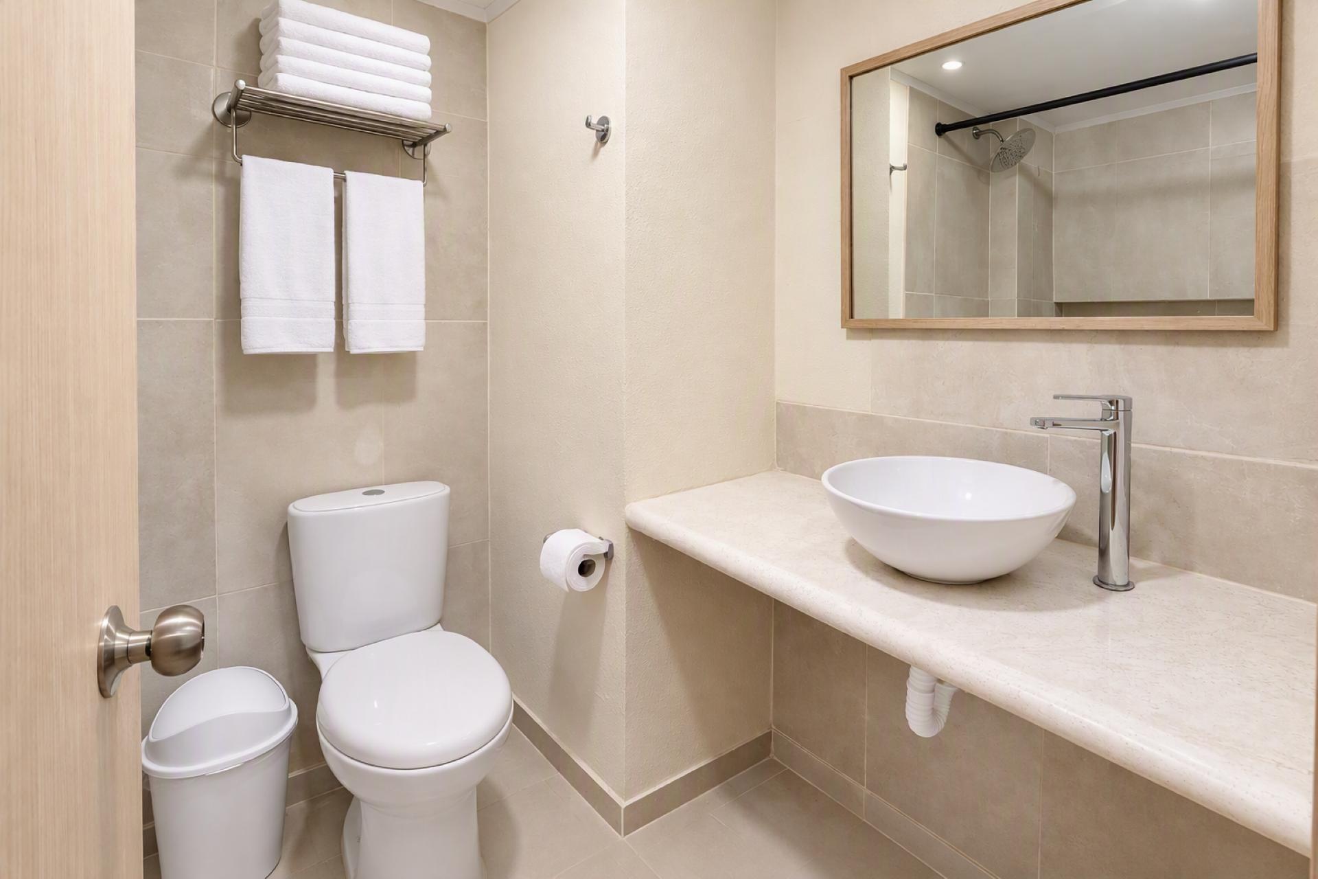 Baño Hotel Toné by On Vacation