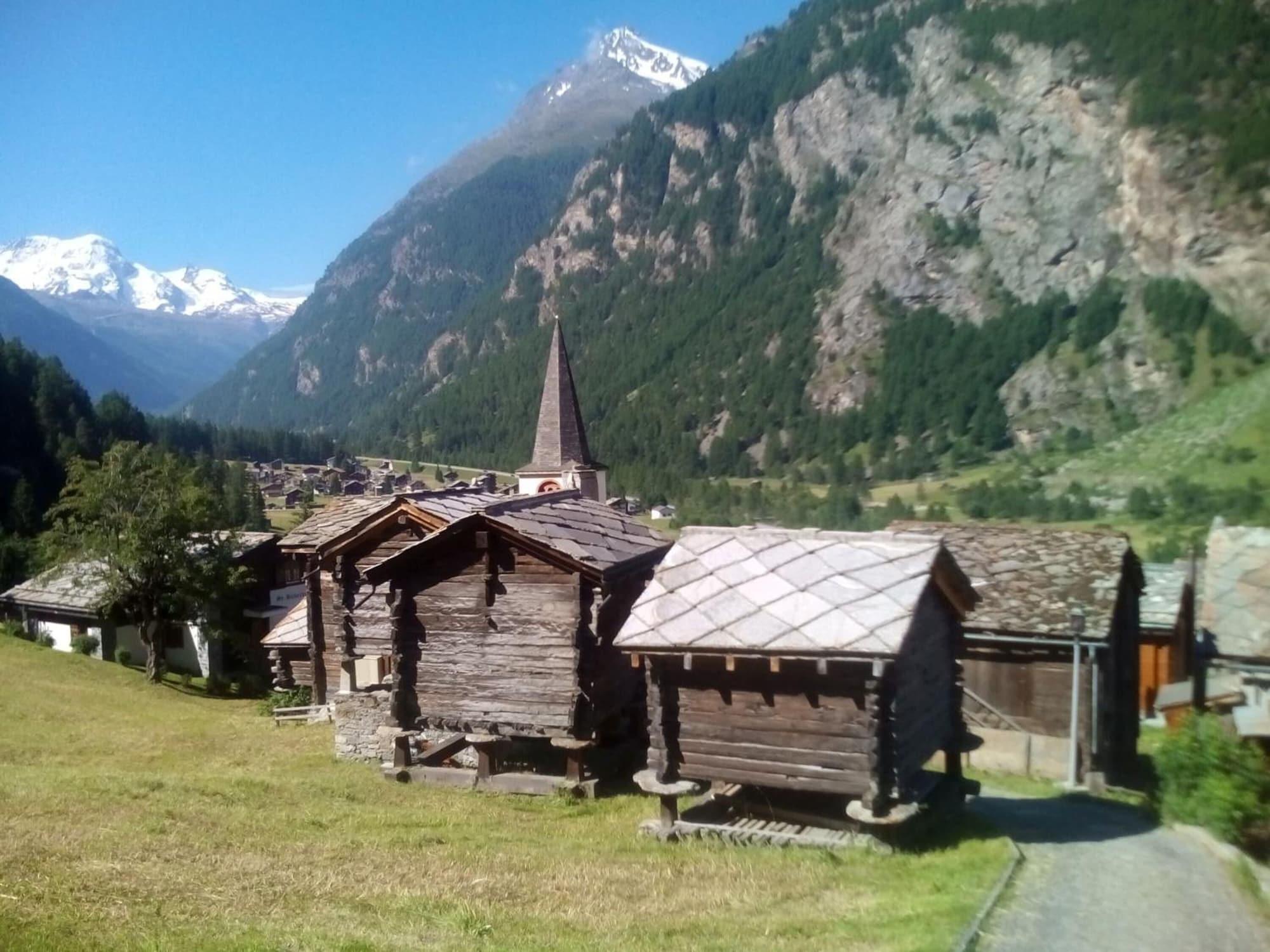 Vista Exterior Hotel Klein Matterhorn Randa