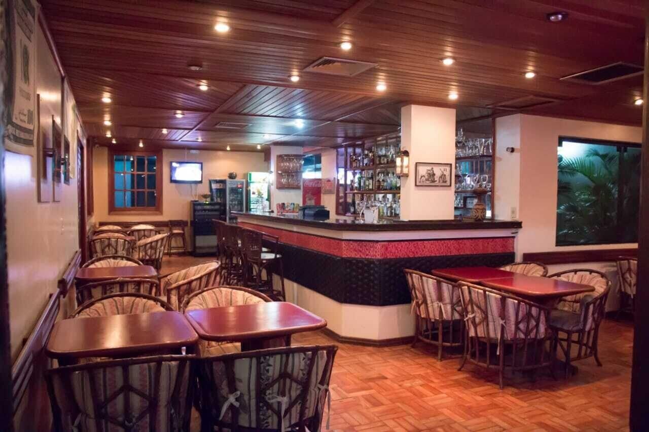 Bar/Salón Cristal Executive Hotel