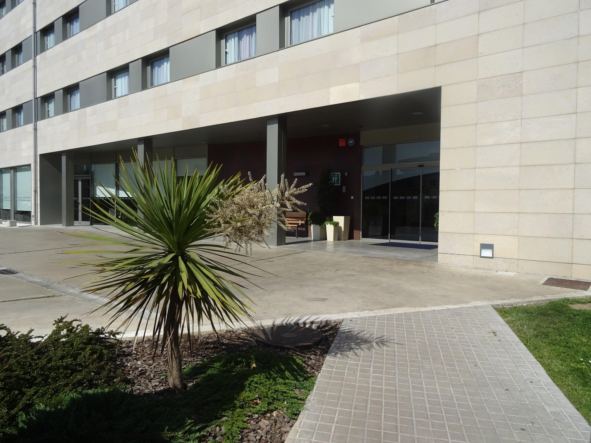 Vista Exterior Holiday Inn Express Barcelona - Sant Cugat by IHG