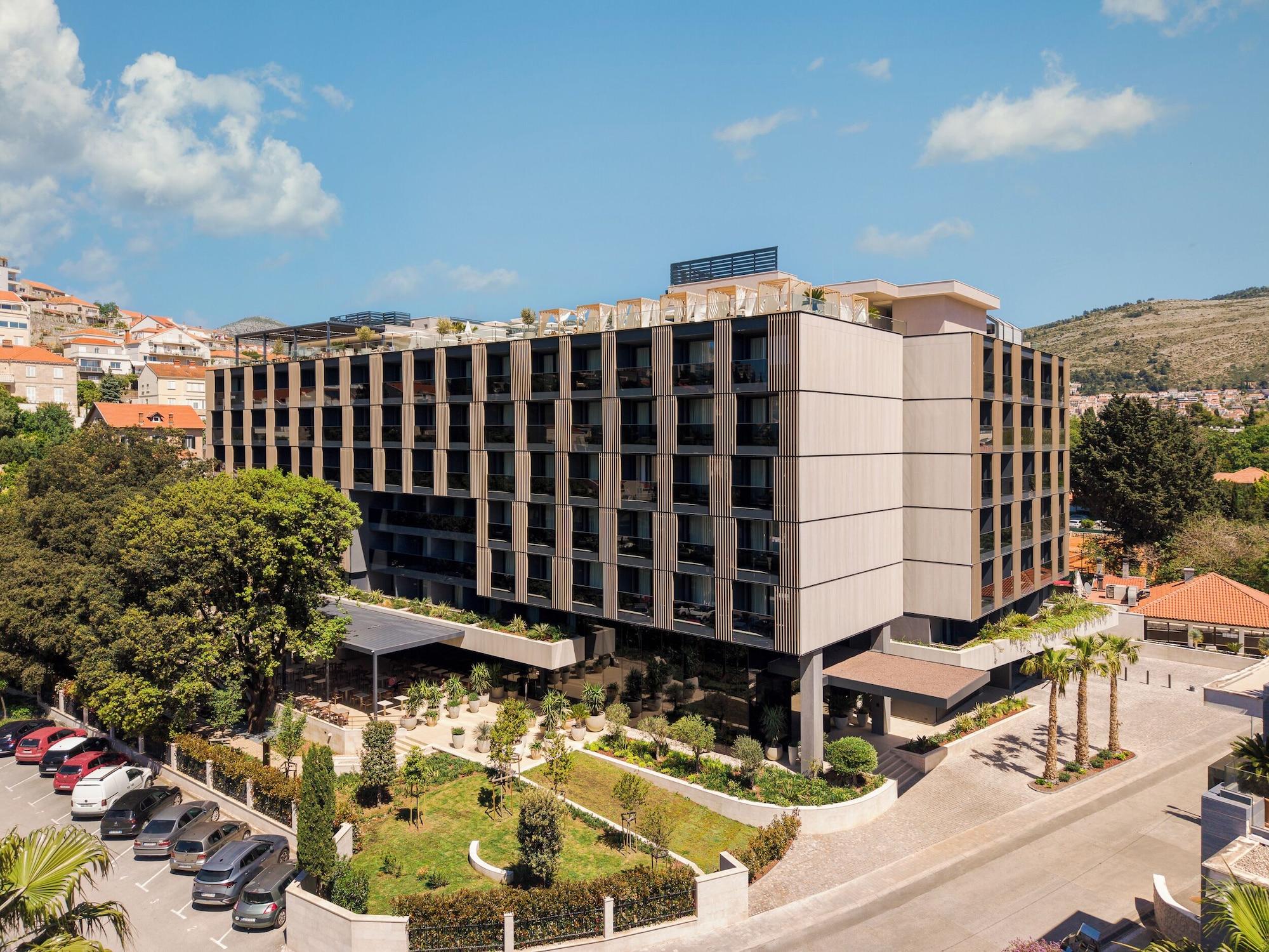 Vista Exterior Hotel Sumratin