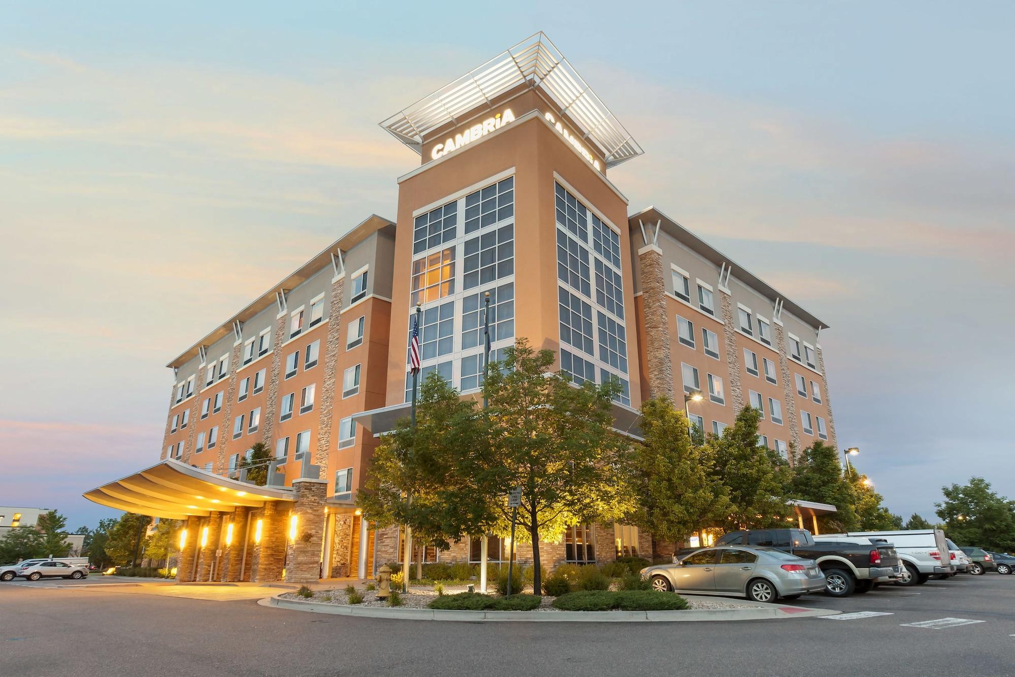 Vista Exterior Cambria Hotel Denver International Airport