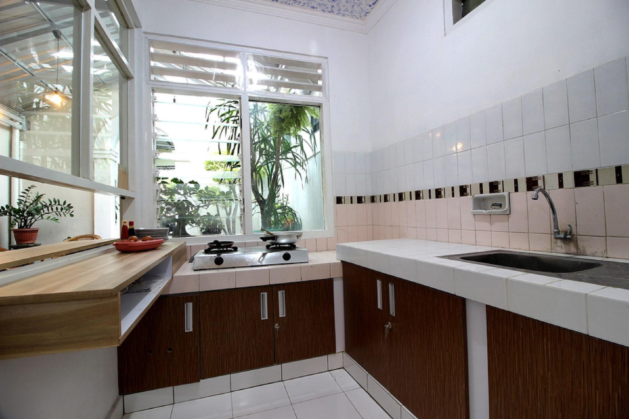 Comodidades del Alojamiento RedDoorz Plus Syariah near Lempuyangan Station 3
