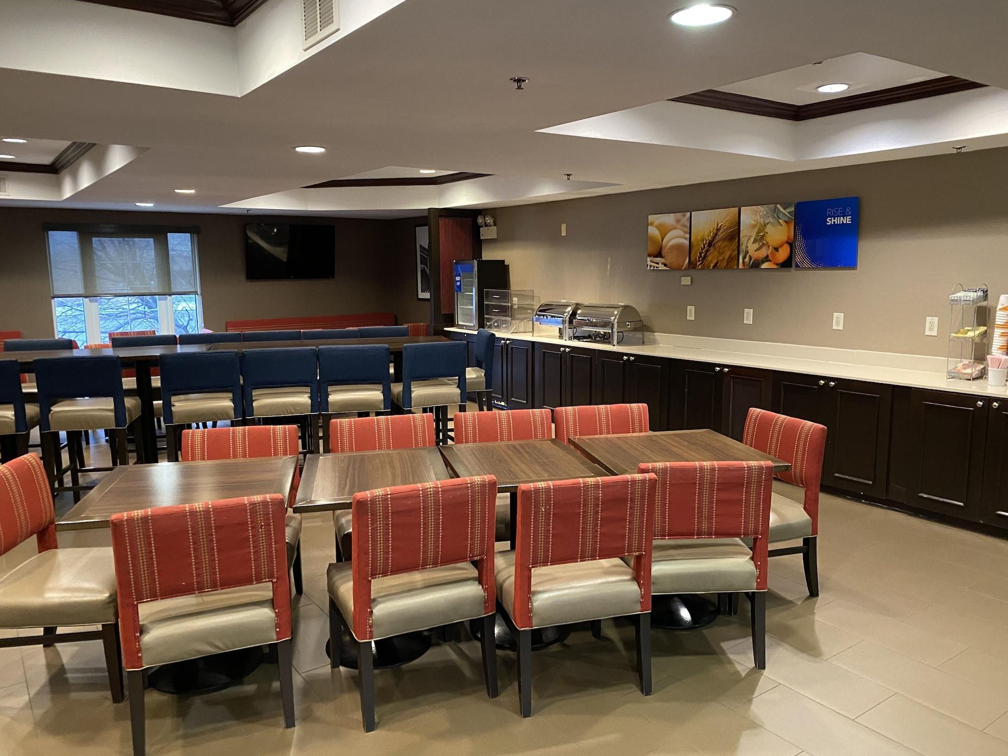 Restaurant Comfort Suites Newark - Harrison