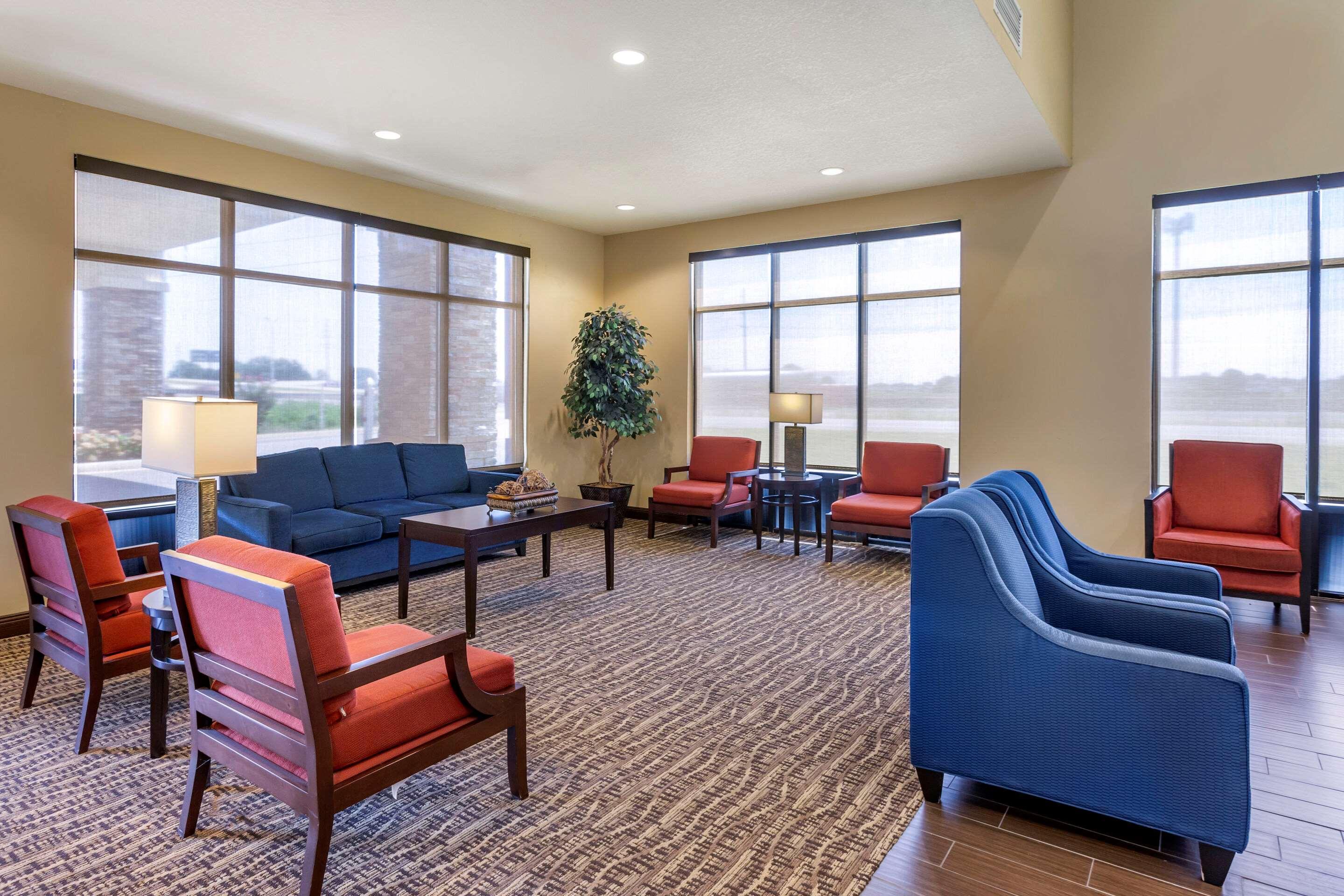 Vista Lobby Comfort Suites Jonesboro University Area
