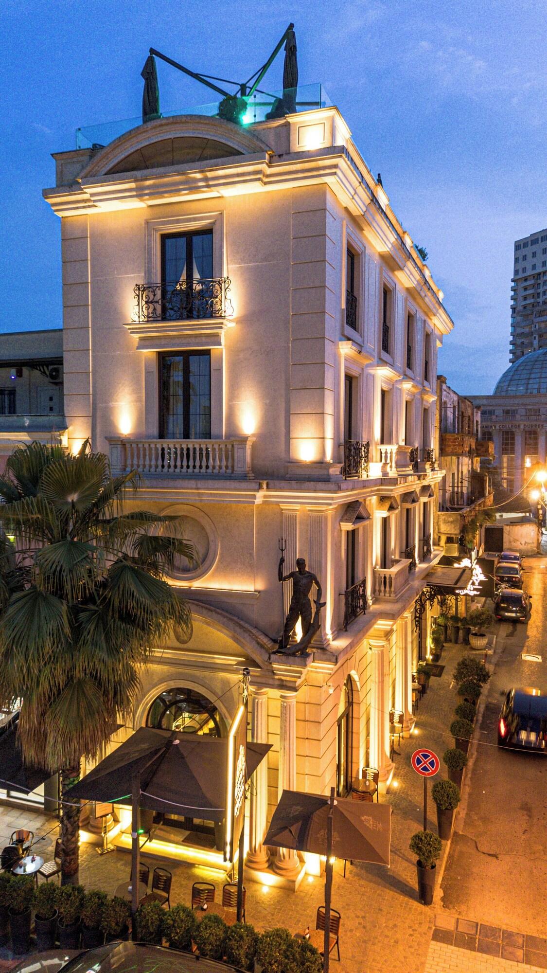 Varios Envy Hotel