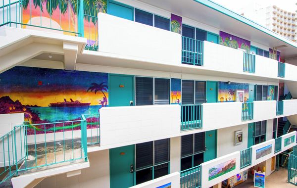 Waikiki Beachside Hostel