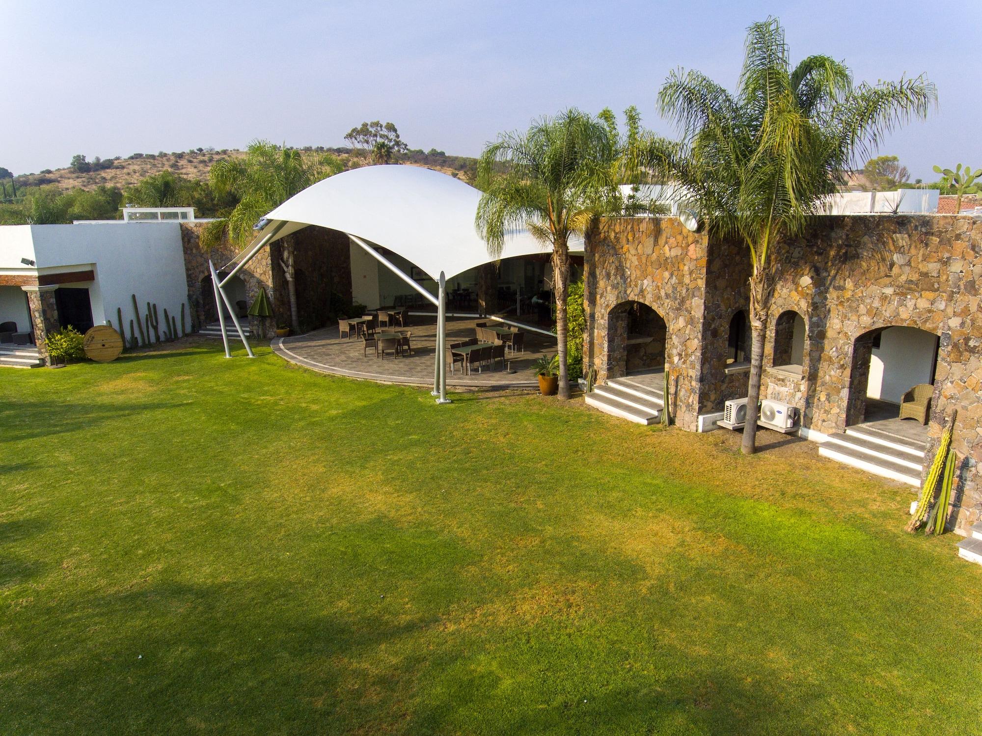 Vista Exterior Hotel Villa Mexicana Golf Resort