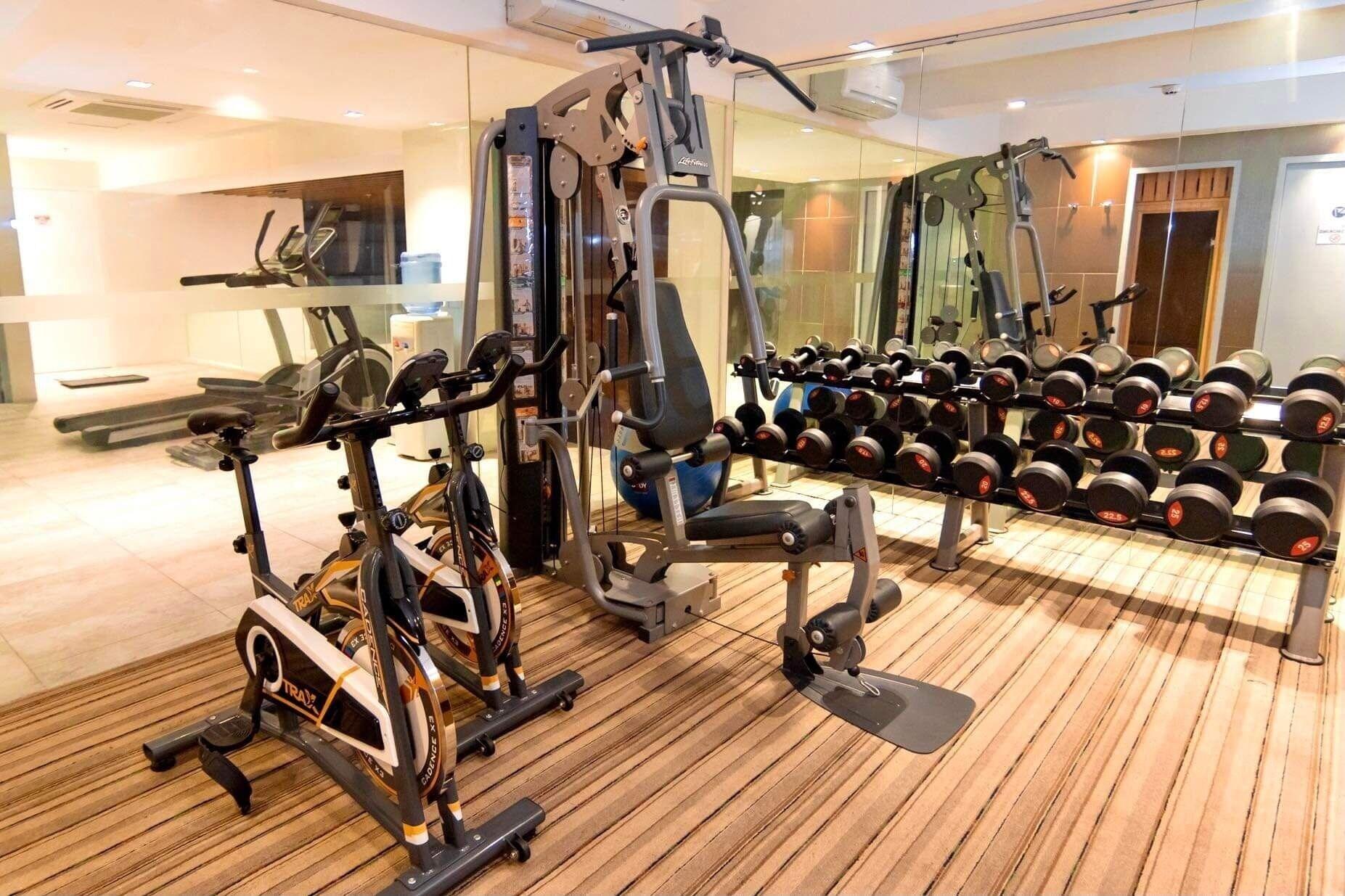 Vista Exterior Ramada Encore Makati