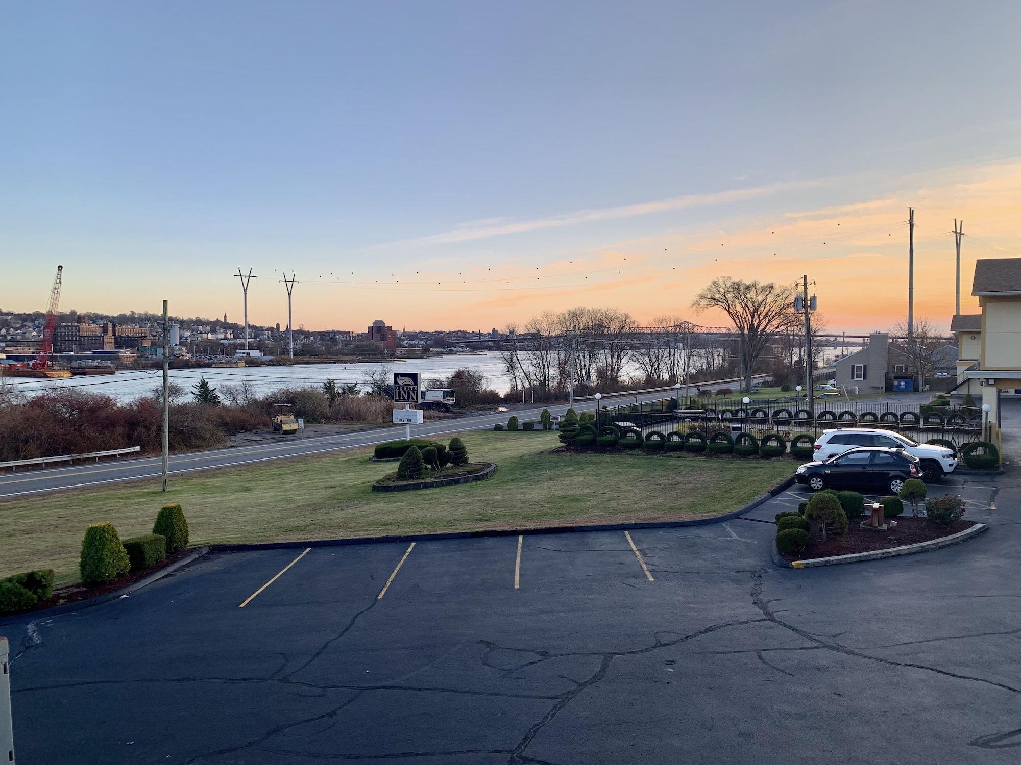 Vista Exterior Orbits Inn