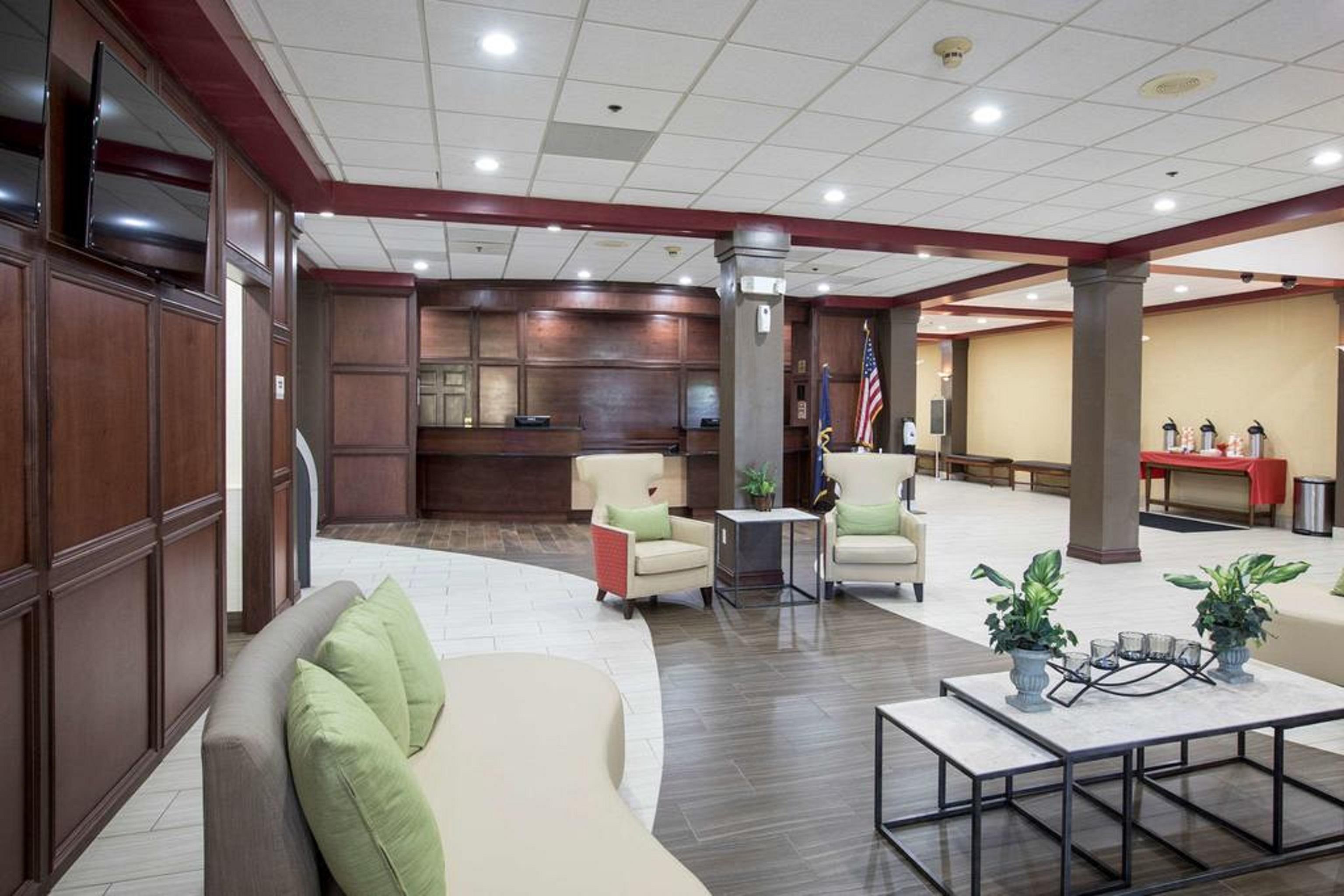 Vista Lobby Clarion Hotel Detroit Metro Airport