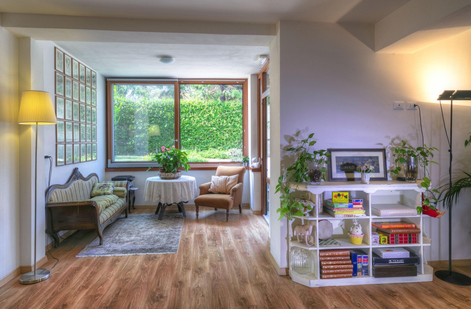 Vista Lobby Rita's Garden